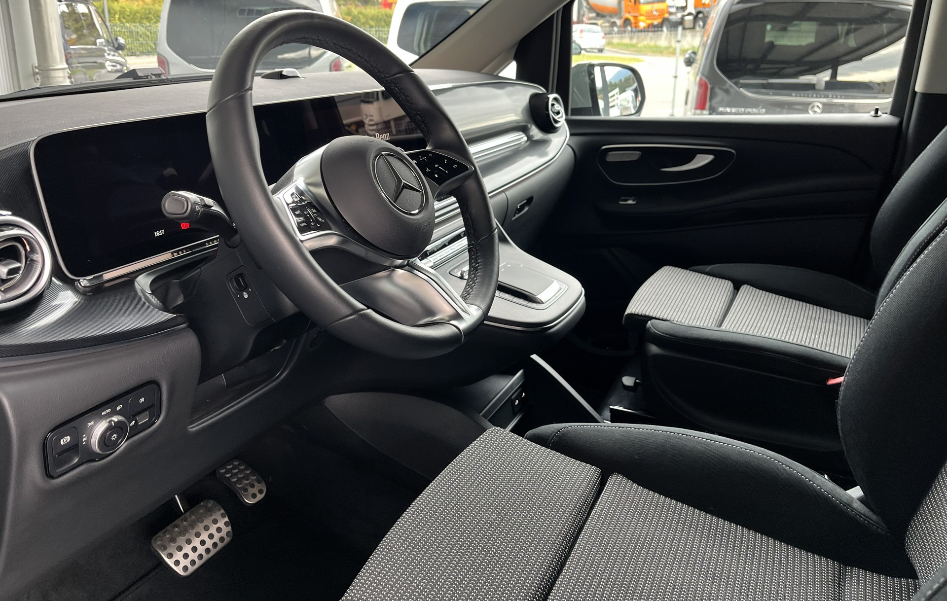 MERCEDES-BENZ V 250 d lang 4Matic Style 9G-Tronic-image-6