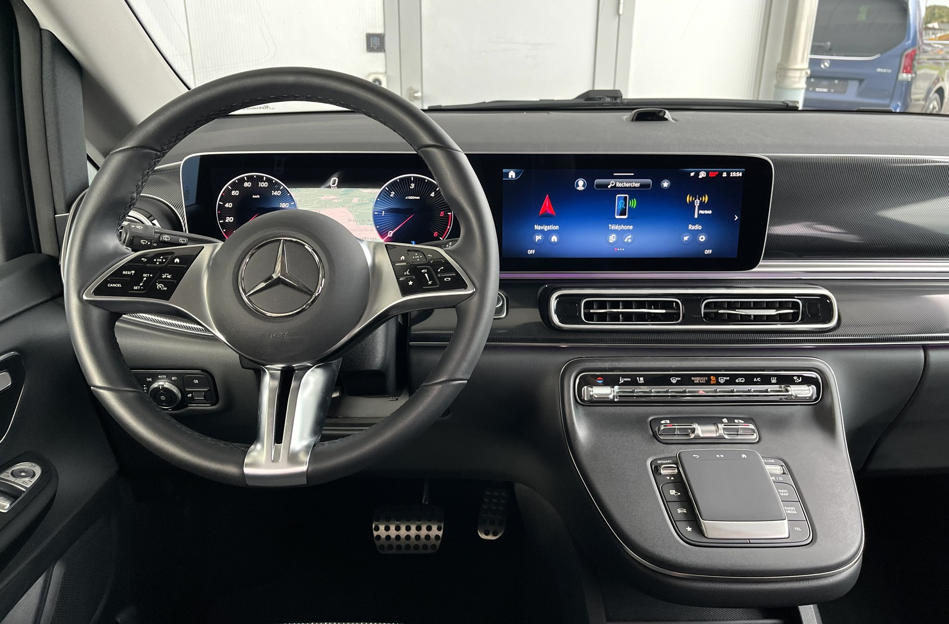 MERCEDES-BENZ V 250 d lang 4Matic Style 9G-Tronic-image-9