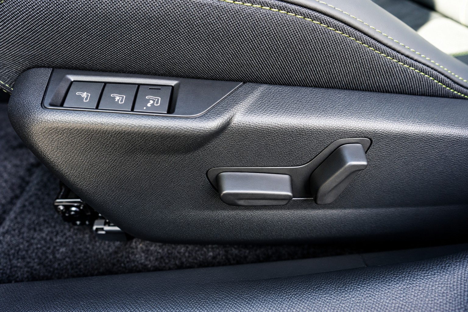 PEUGEOT 208 e-GT-image-9