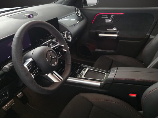 MERCEDES-BENZ GLA 200 Night Star 7G-D-image-6