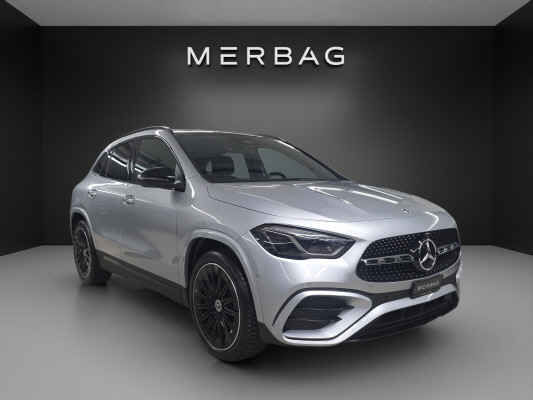 MERCEDES-BENZ GLA 200 Night Star 7G-D