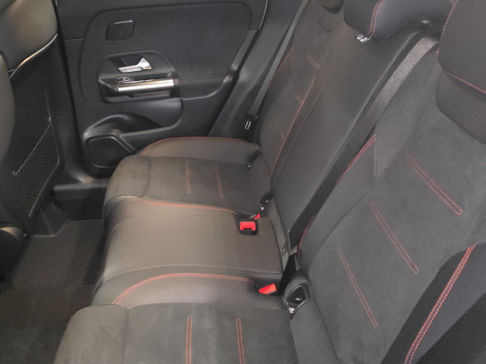 MERCEDES-BENZ GLA 200 Night Star 7G-D-image-8