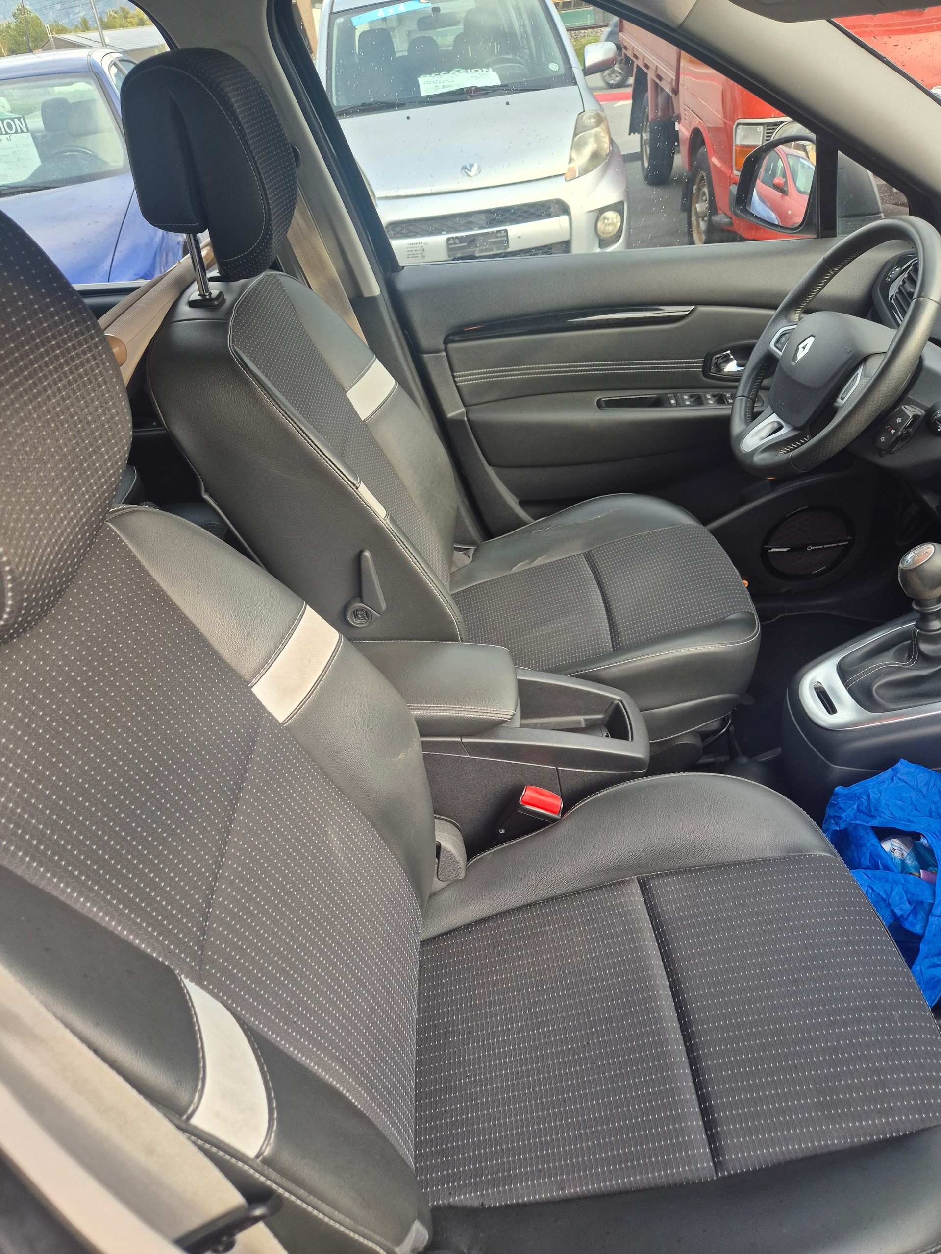 RENAULT Scénic 1.4 16V Turbo Bose-image-6