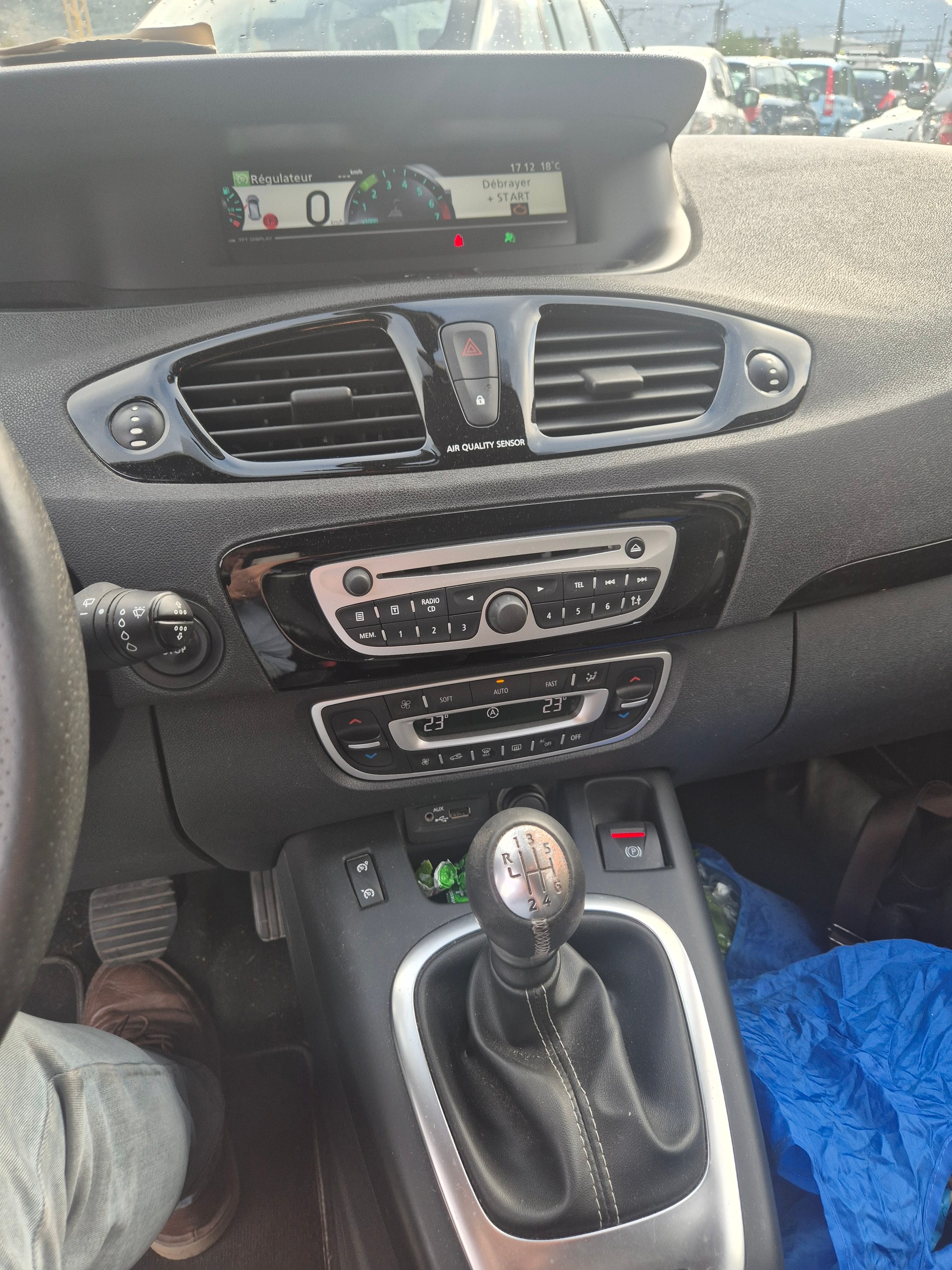 RENAULT Scénic 1.4 16V Turbo Bose-image-9