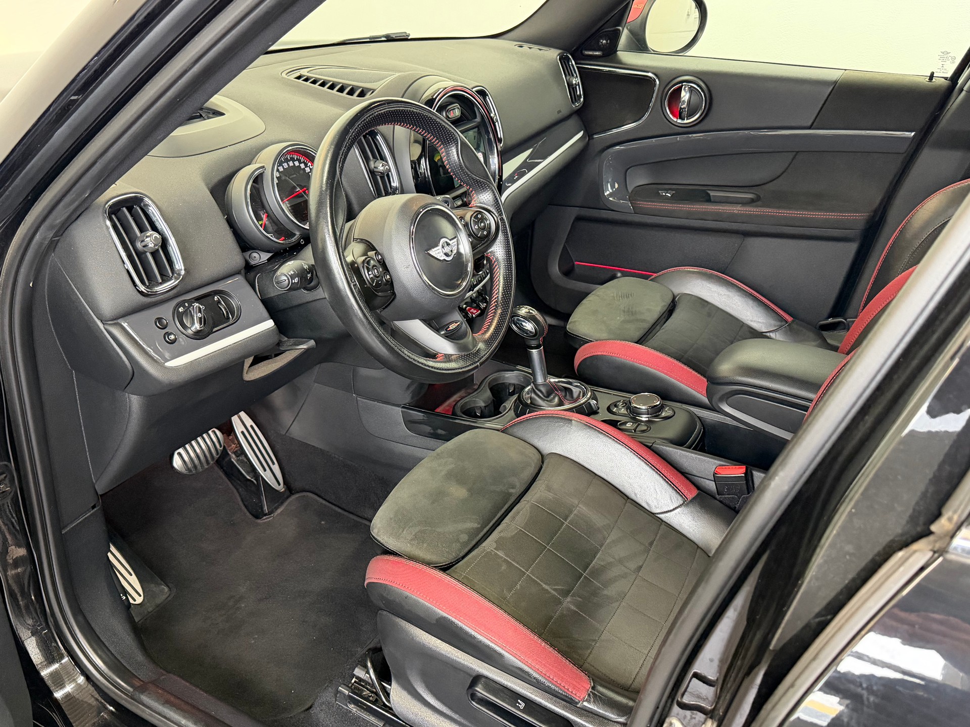 MINI Countryman John Cooper Works ALL4-image-9