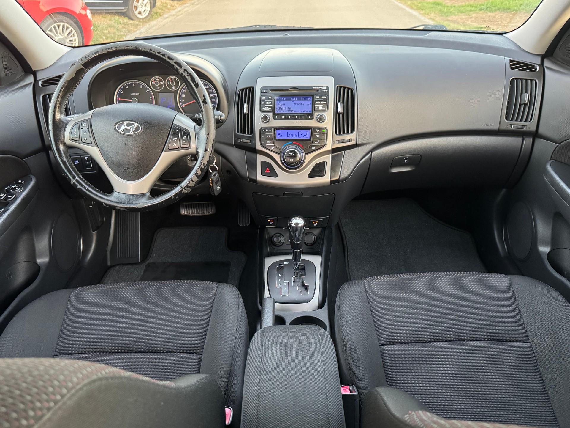 HYUNDAI i30 1.6 Style Automatic-image-7