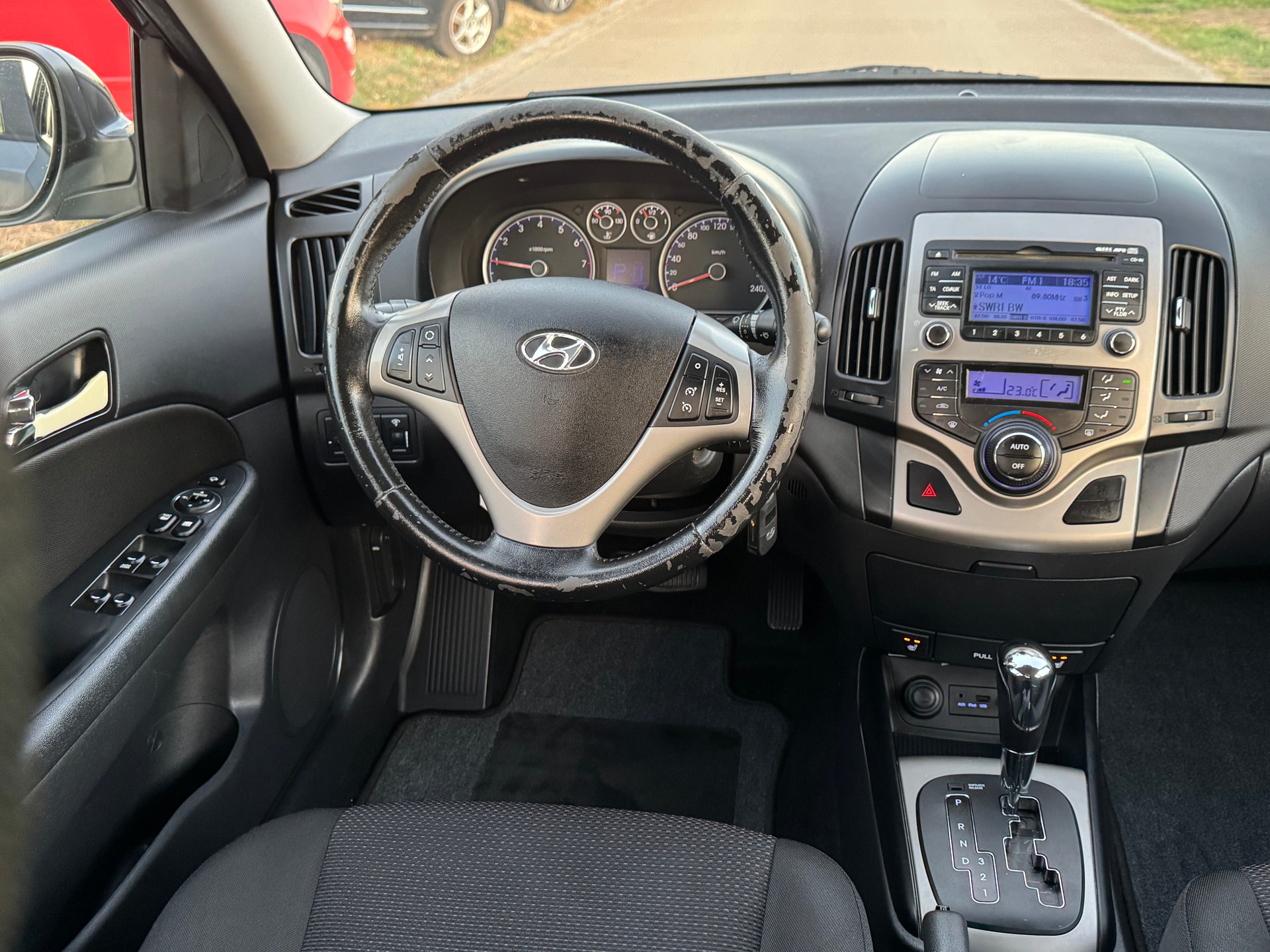 HYUNDAI i30 1.6 Style Automatic-image-8