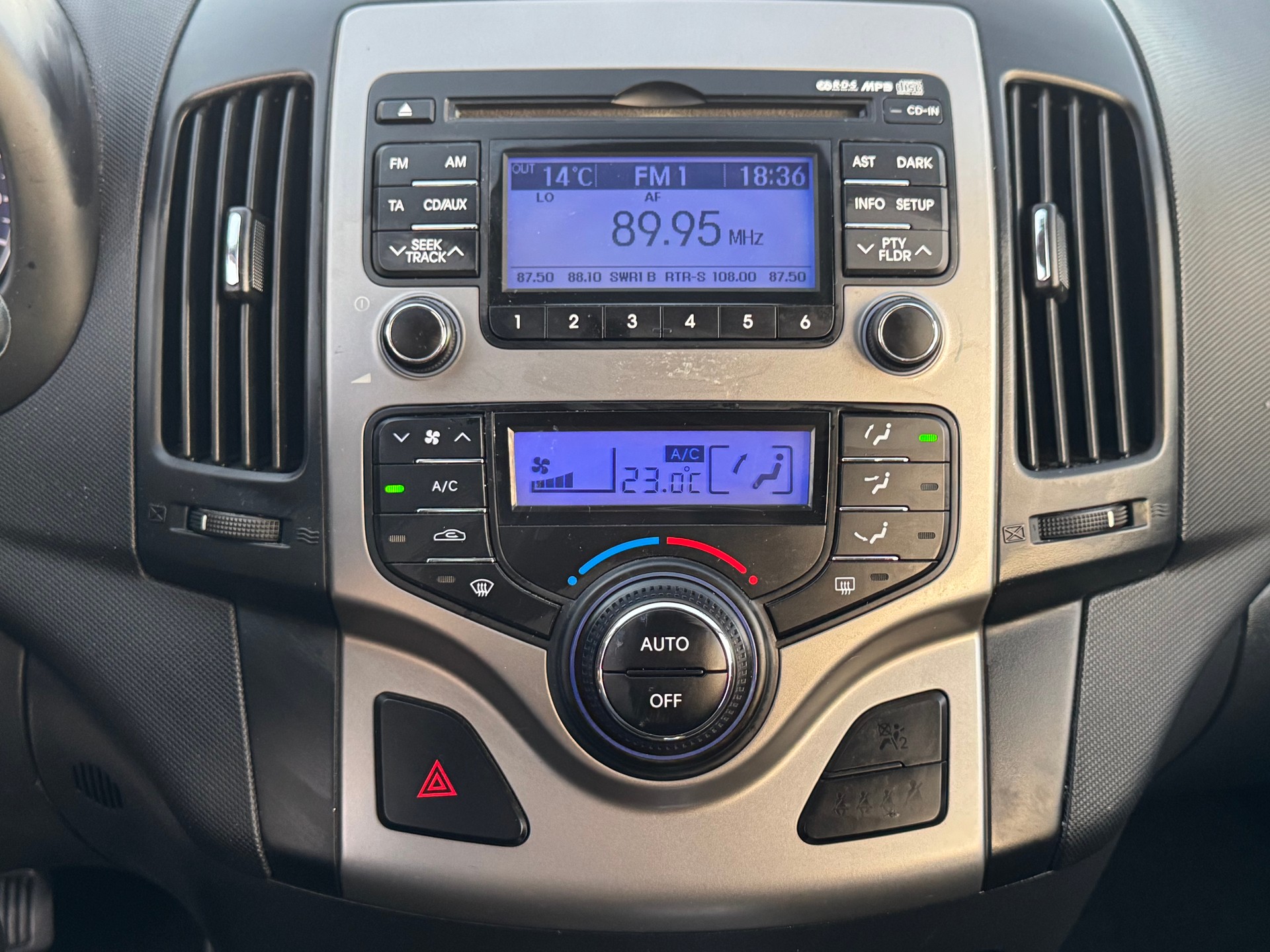 HYUNDAI i30 1.6 Style Automatic-image-10