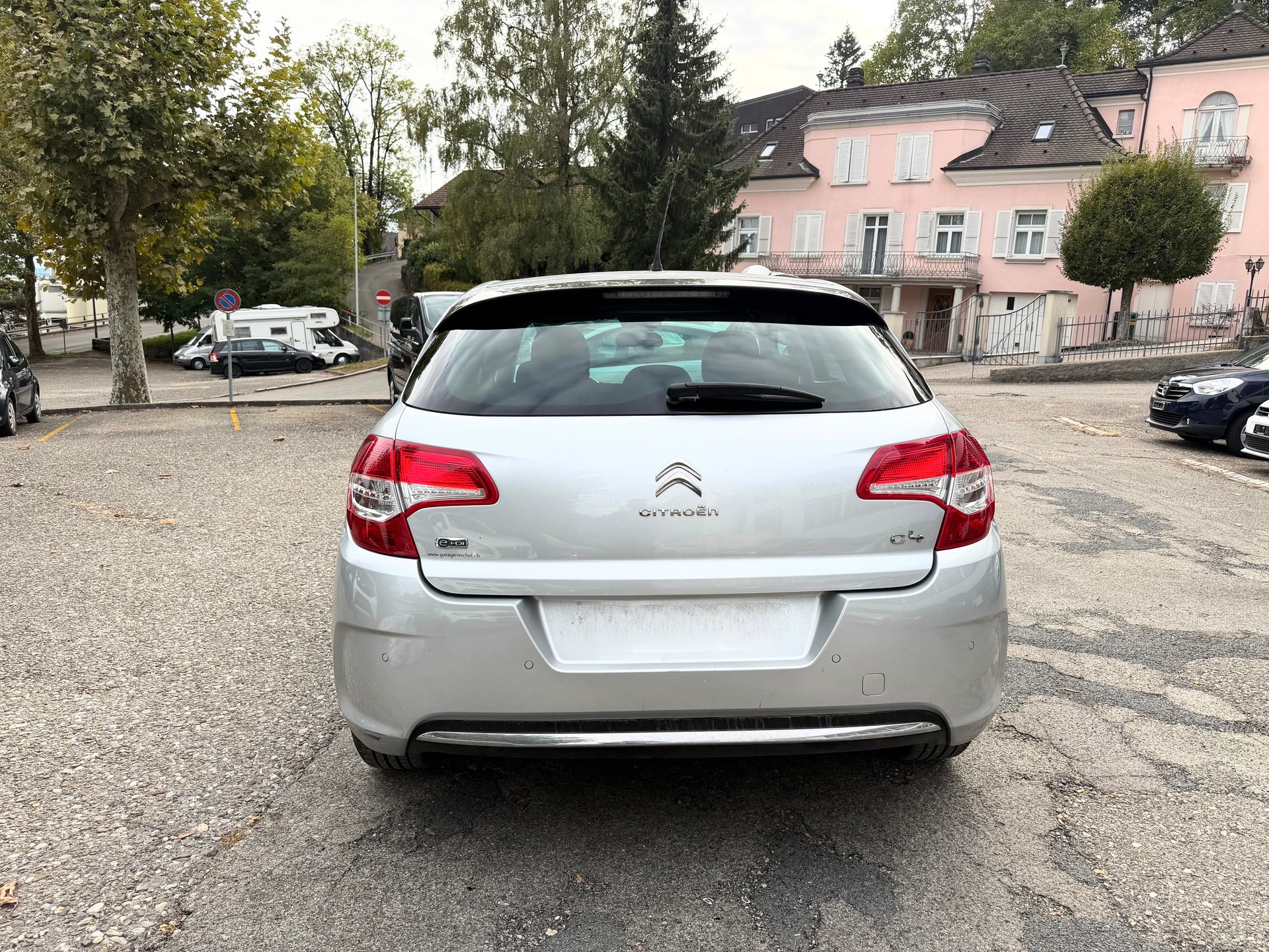 CITROEN C4 Berline 1.6 HDi Swiss Style-image-5