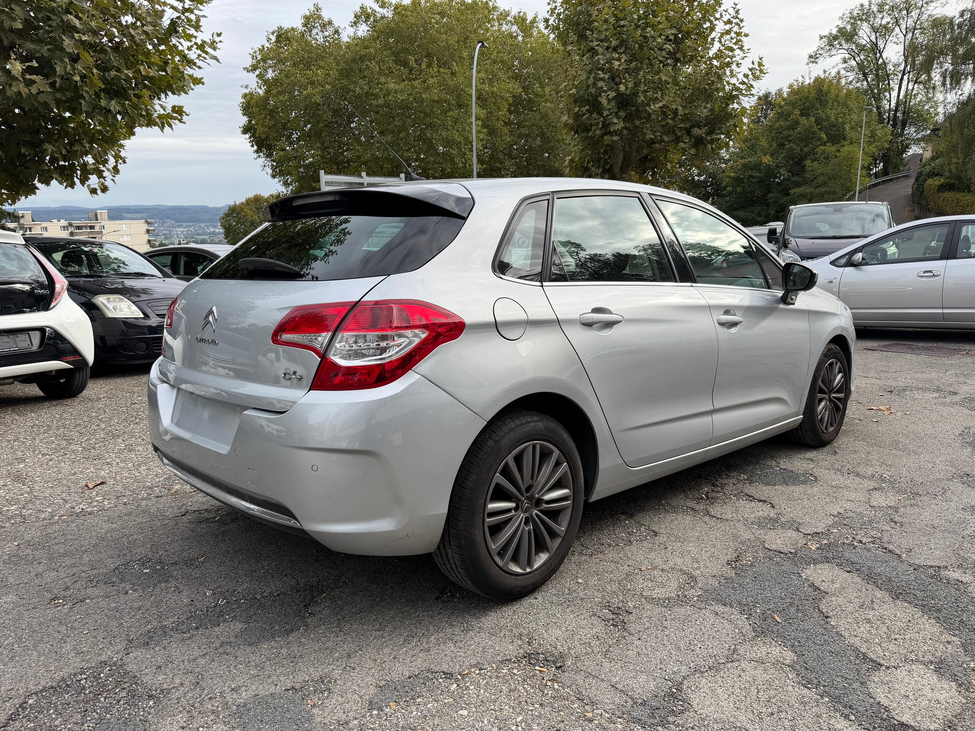 CITROEN C4 Berline 1.6 HDi Swiss Style-image-4