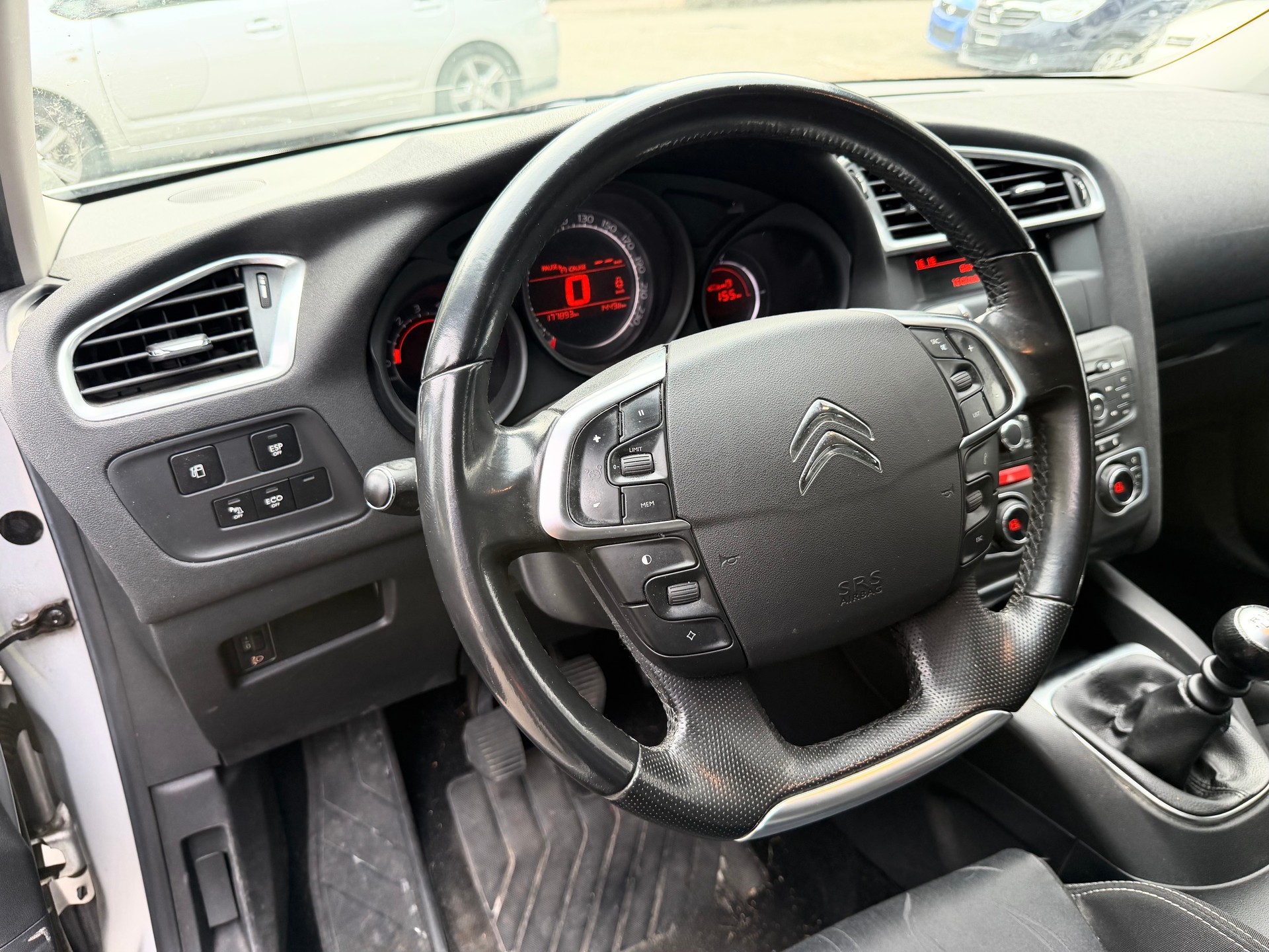 CITROEN C4 Berline 1.6 HDi Swiss Style-image-13