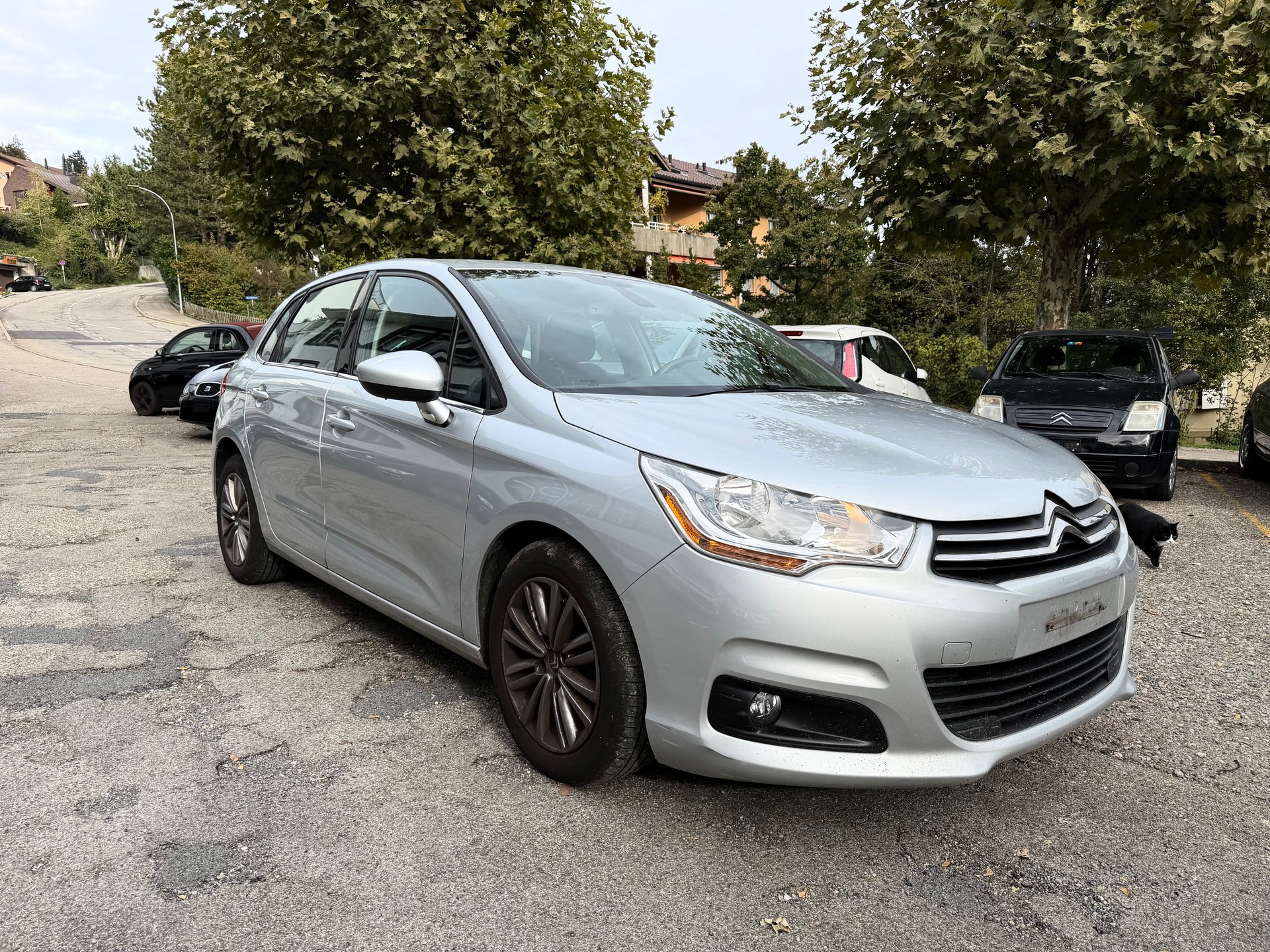 CITROEN C4 Berline 1.6 HDi Swiss Style-image-2