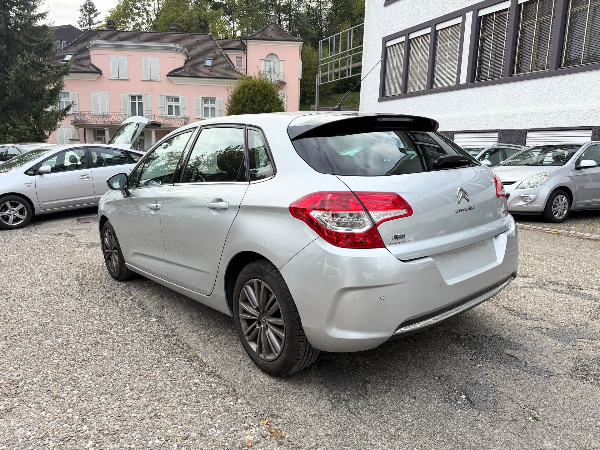 CITROEN C4 Berline 1.6 HDi Swiss Style-image-6