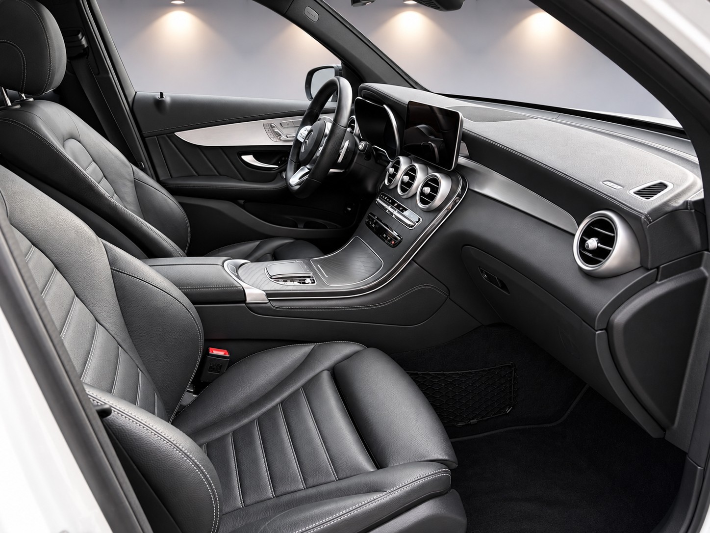 MERCEDES-BENZ GLC 300 AMG Line 4Matic 9G-Tronic-image-13