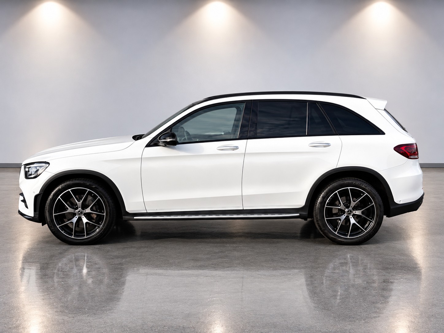 MERCEDES-BENZ GLC 300 AMG Line 4Matic 9G-Tronic-image-1