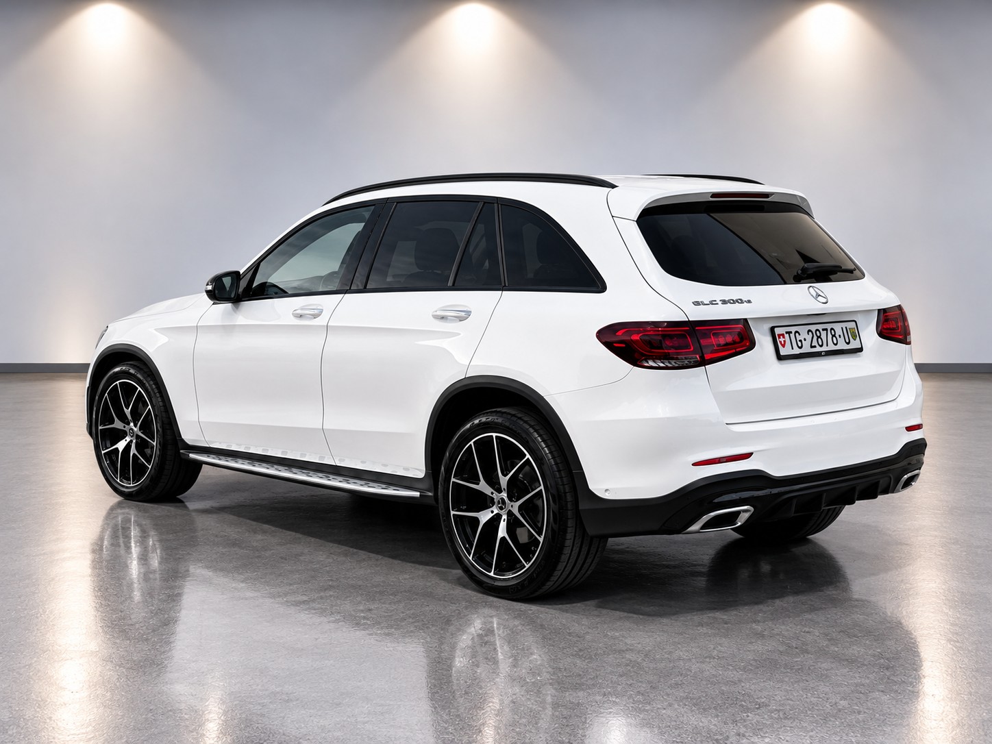 MERCEDES-BENZ GLC 300 AMG Line 4Matic 9G-Tronic-image-2