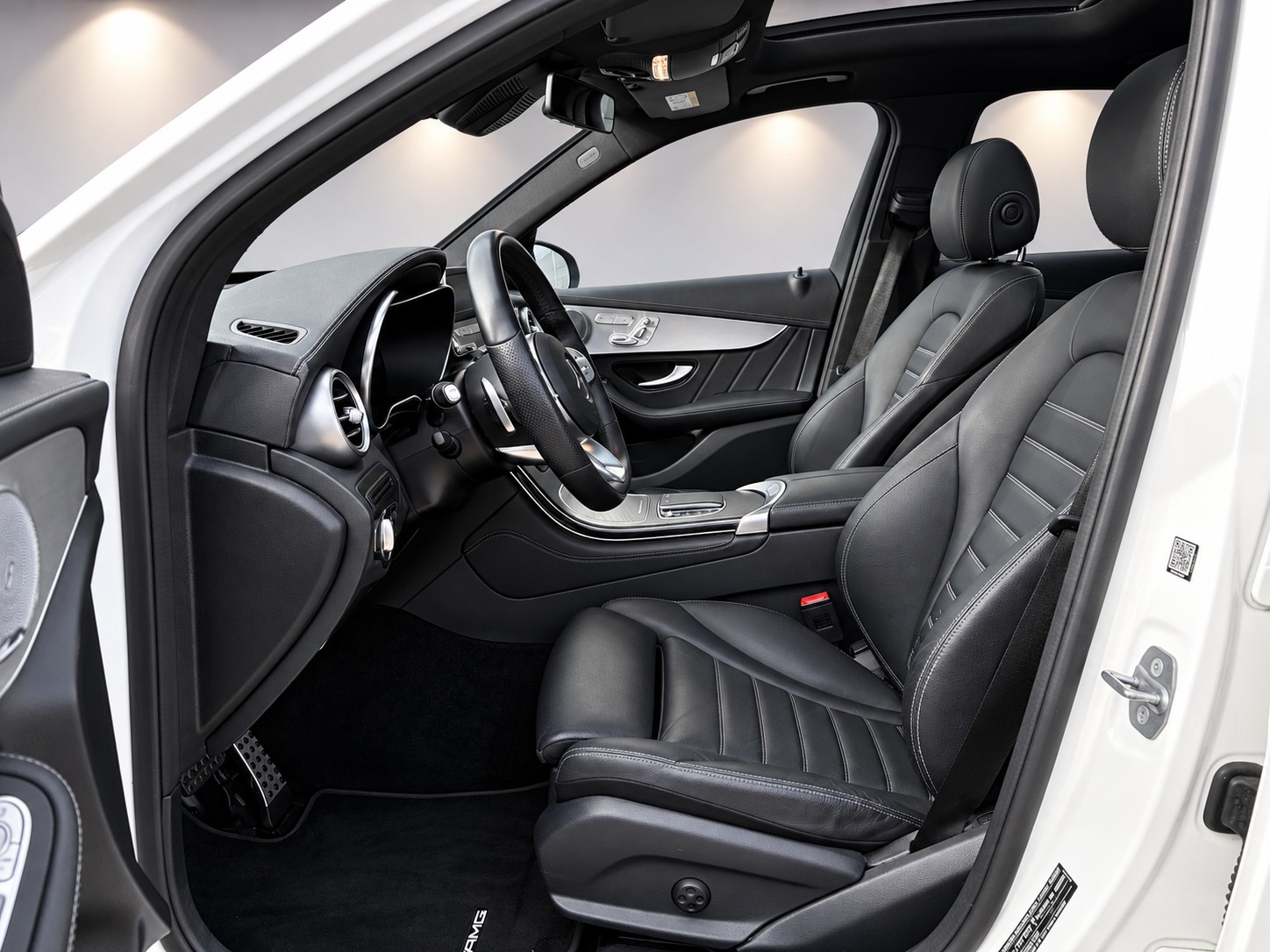 MERCEDES-BENZ GLC 300 AMG Line 4Matic 9G-Tronic-image-8