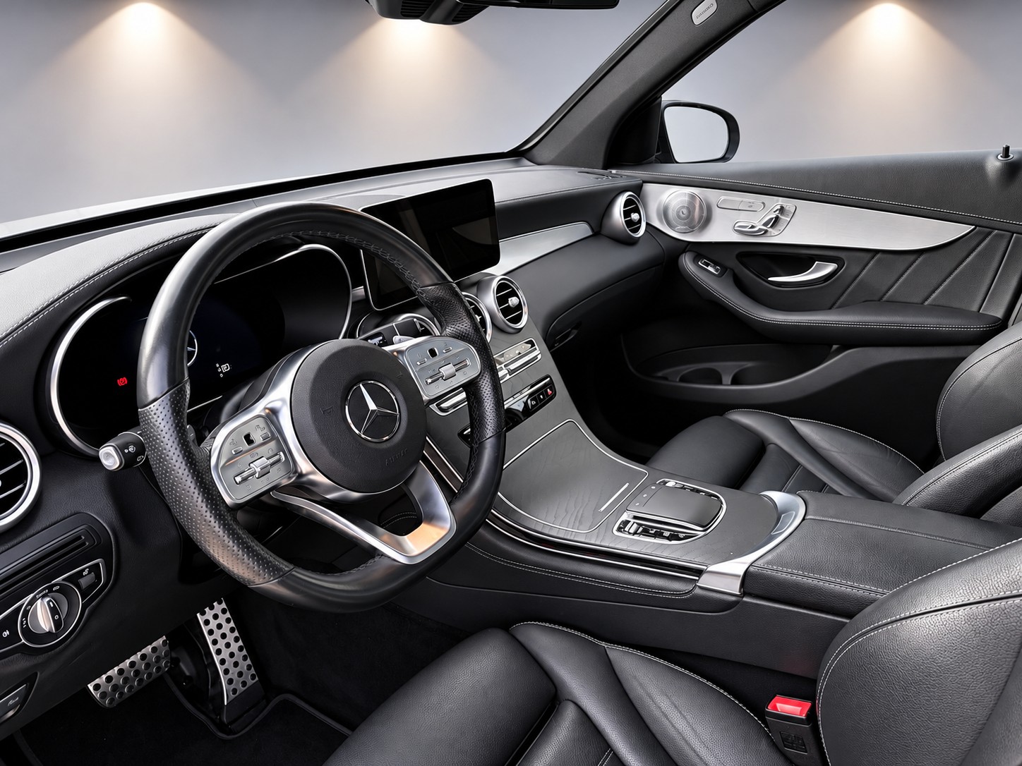 MERCEDES-BENZ GLC 300 AMG Line 4Matic 9G-Tronic-image-6
