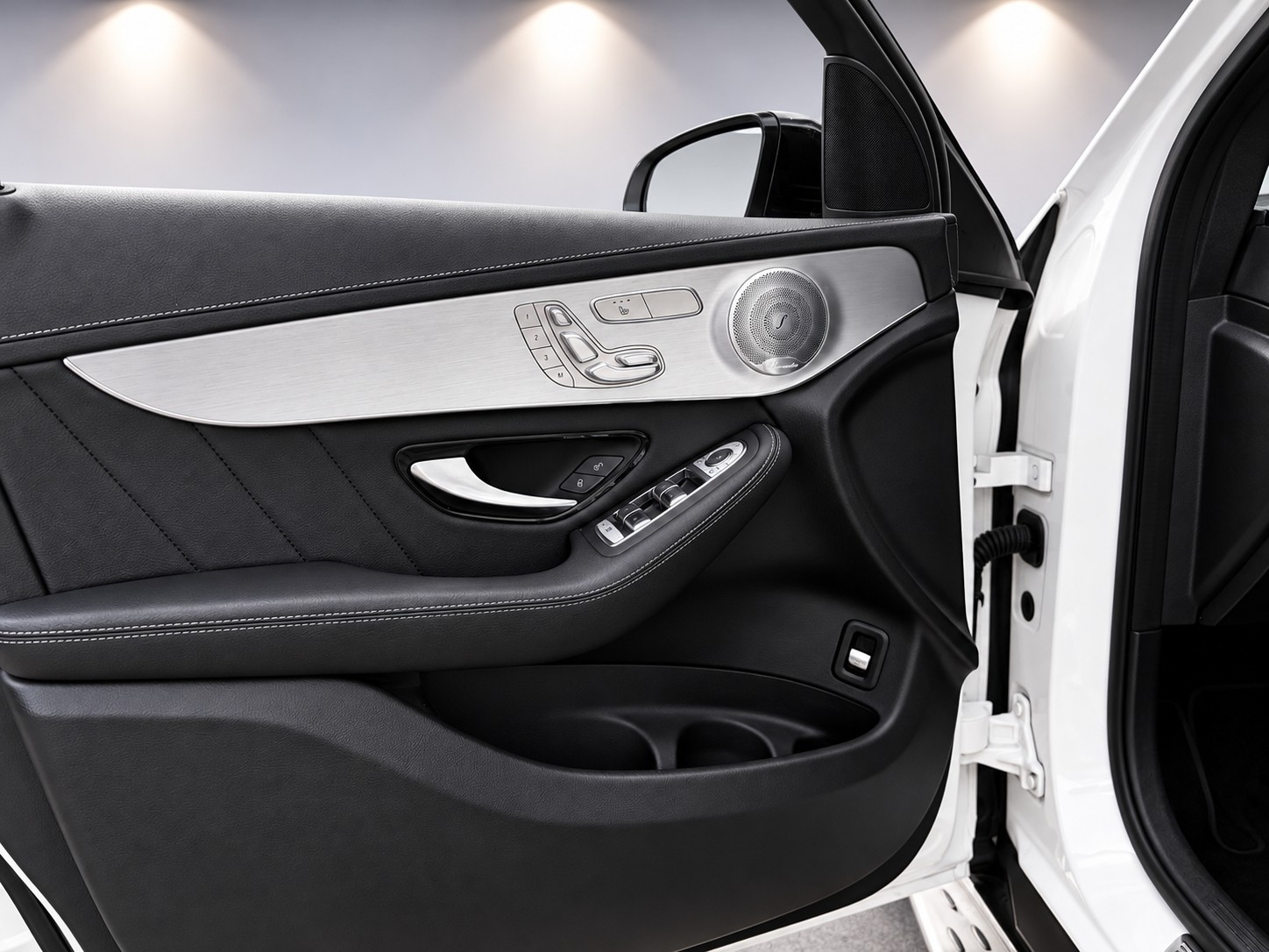MERCEDES-BENZ GLC 300 AMG Line 4Matic 9G-Tronic-image-12
