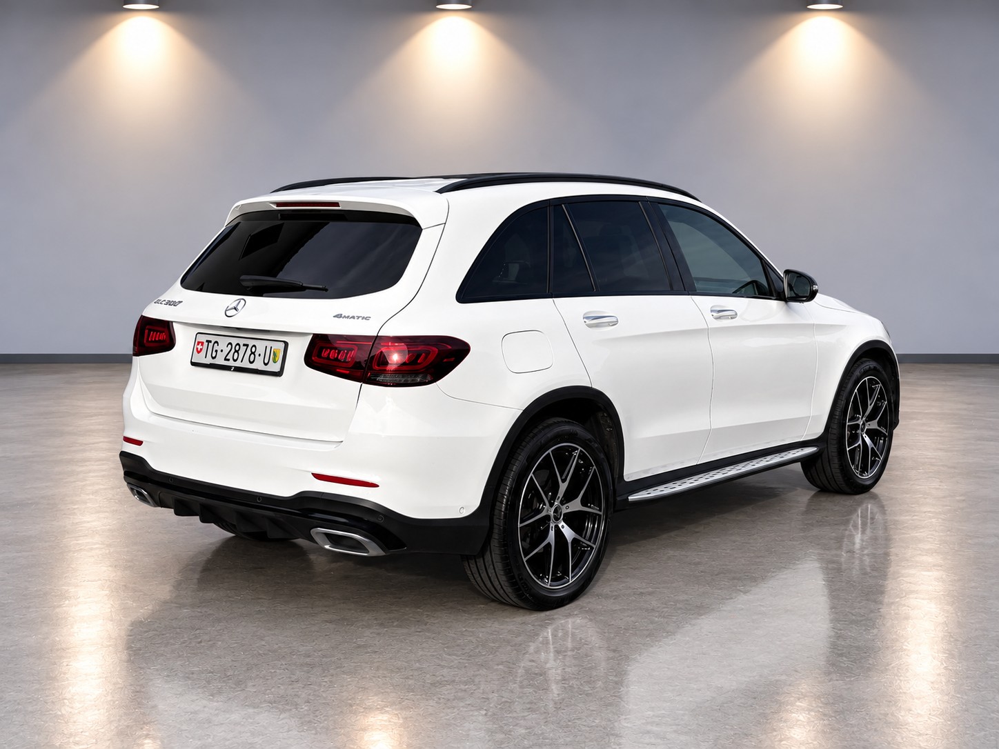 MERCEDES-BENZ GLC 300 AMG Line 4Matic 9G-Tronic-image-3