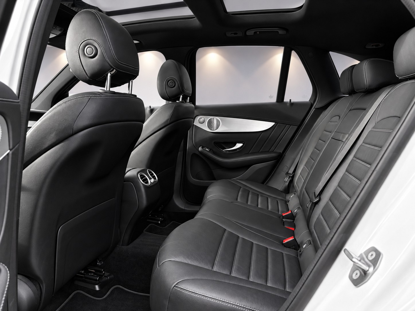 MERCEDES-BENZ GLC 300 AMG Line 4Matic 9G-Tronic-image-9