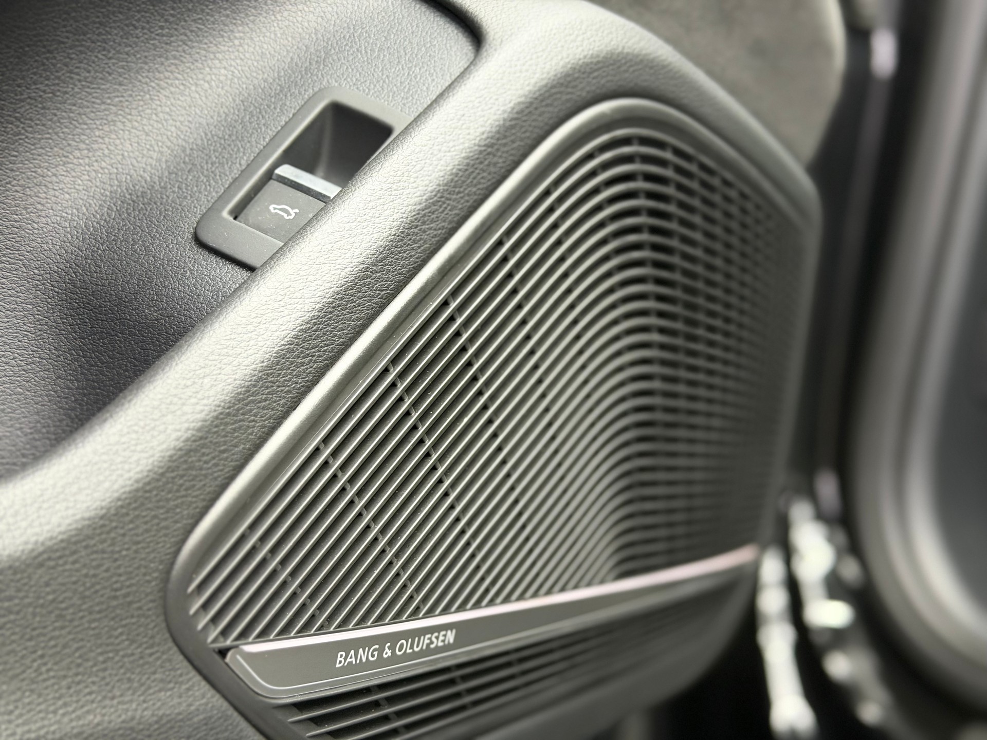 AUDI RS4 Avant quattro | 1. Hand | ACC Tempomat | Head-Up Display | Carbon Interieur&Exterieur | Rückfahrkamera | Bang&Olufsen-image-14