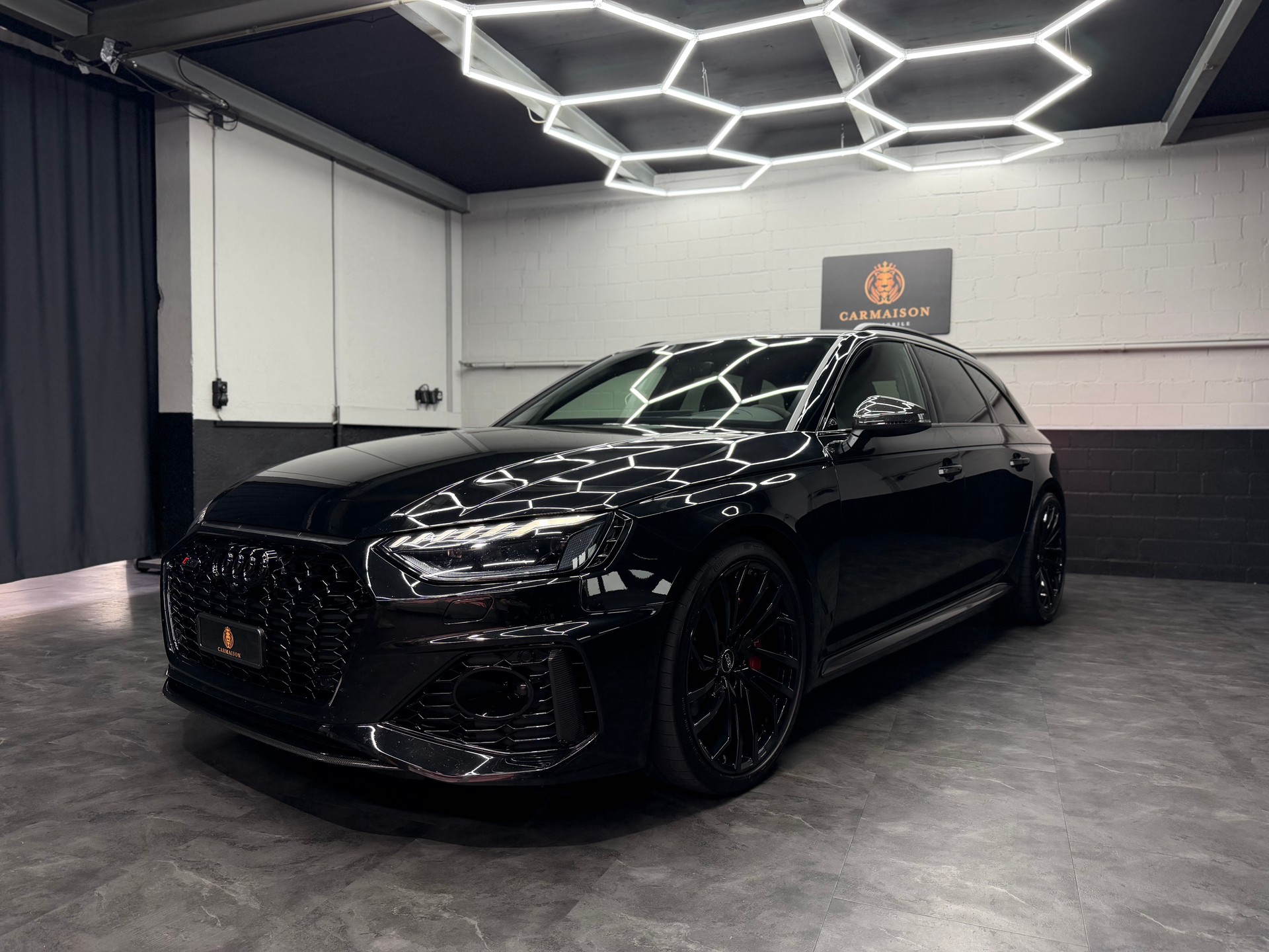 AUDI RS4 Avant quattro | 1. Hand | ACC Tempomat | Head-Up Display | Carbon Interieur&Exterieur | Rückfahrkamera | Bang&Olufsen-image-2