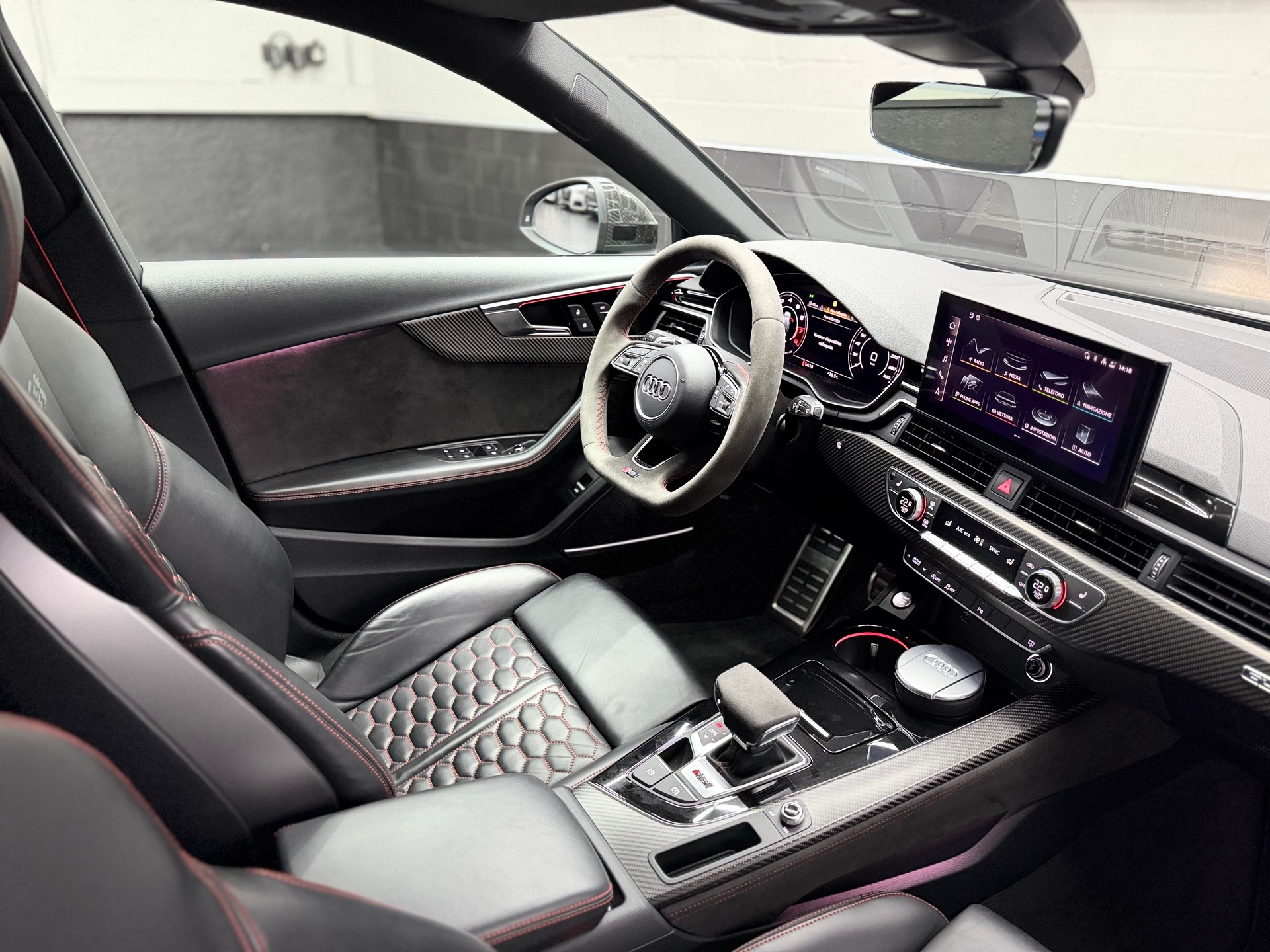 AUDI RS4 Avant quattro | 1. Hand | ACC Tempomat | Head-Up Display | Carbon Interieur&Exterieur | Rückfahrkamera | Bang&Olufsen-image-28