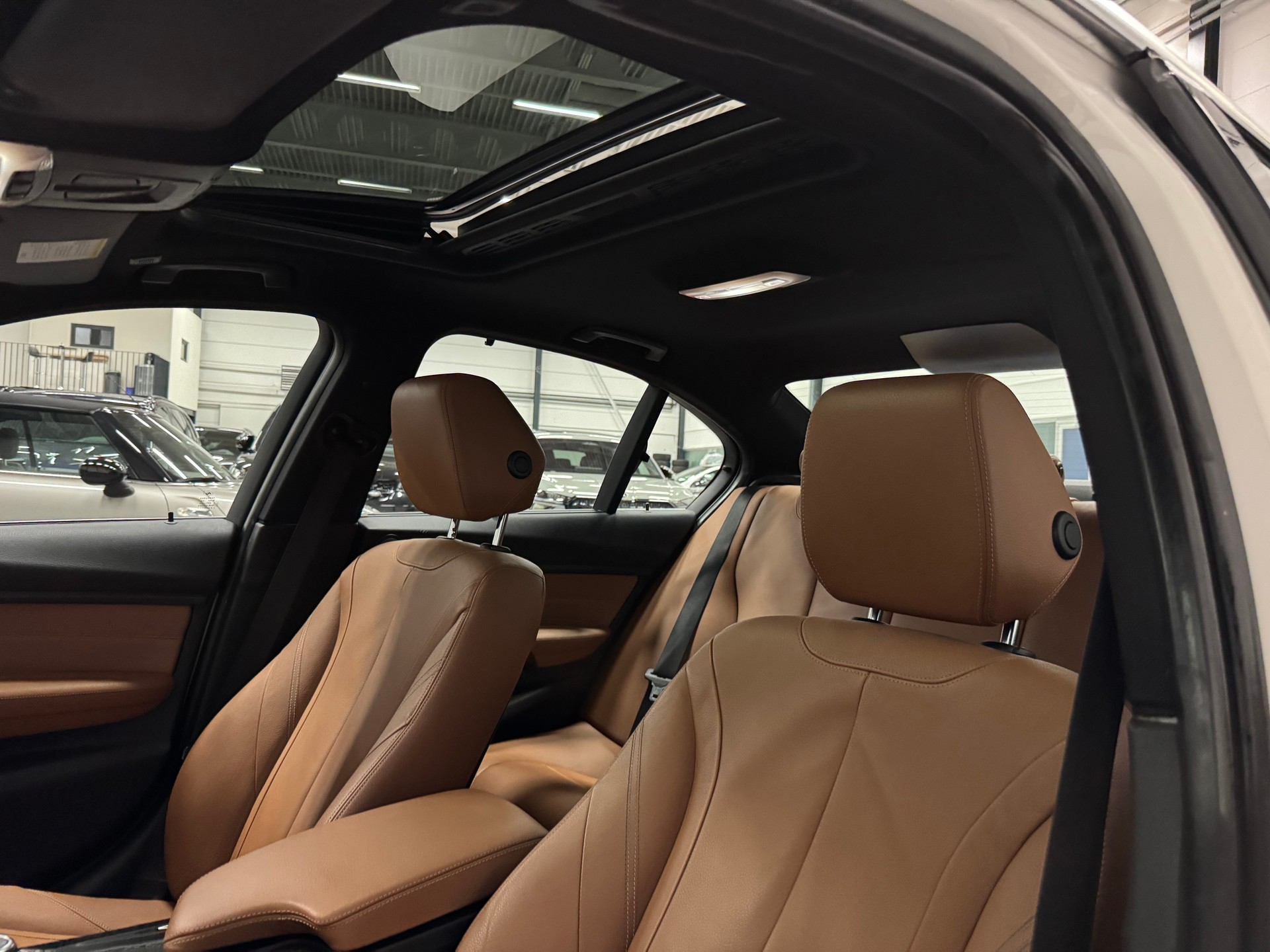 BMW 330d Luxury Line Steptronic-image-18