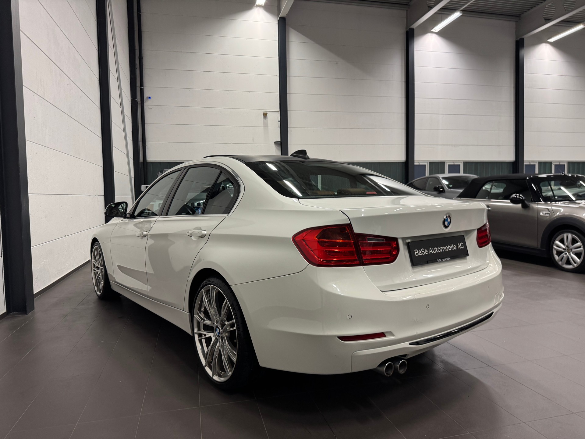 BMW 330d Luxury Line Steptronic-image-14