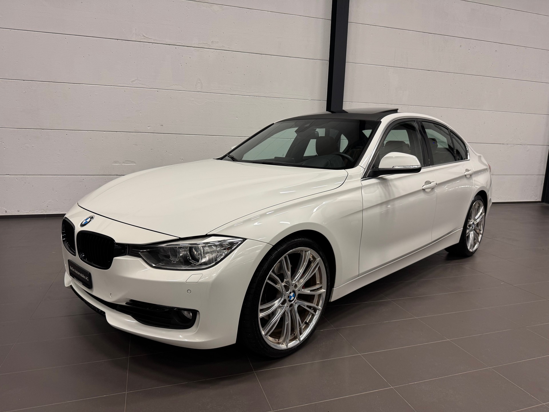 BMW 330d Luxury Line Steptronic-image-2