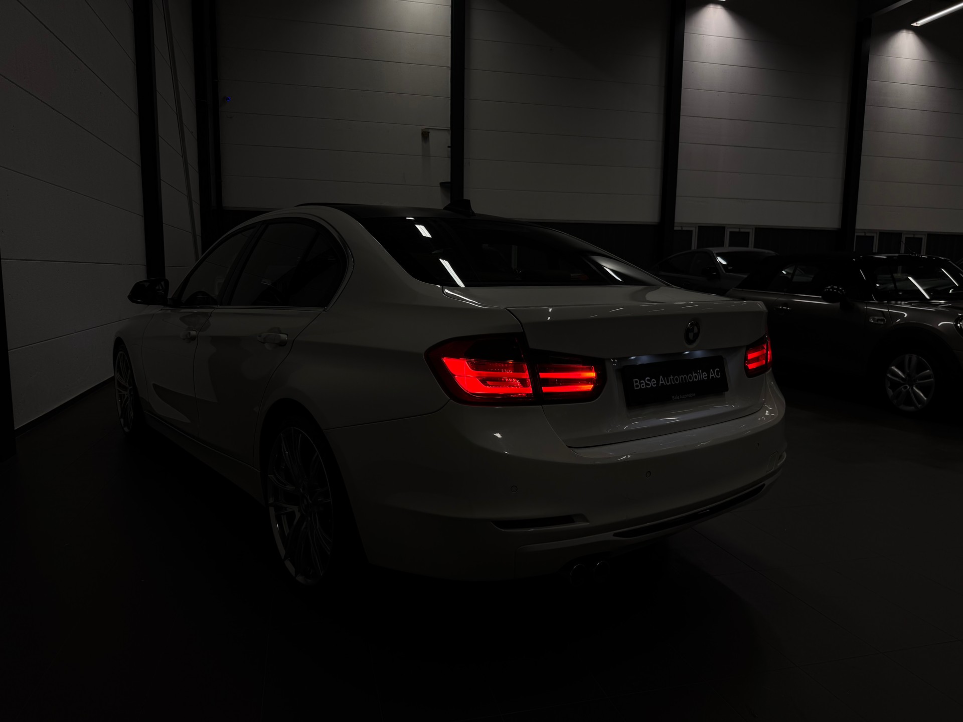 BMW 330d Luxury Line Steptronic-image-15