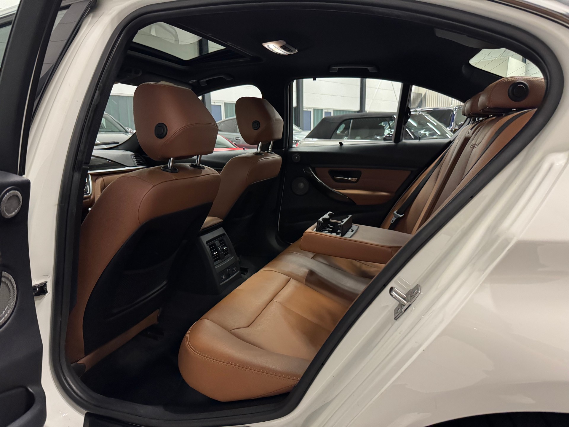 BMW 330d Luxury Line Steptronic-image-22