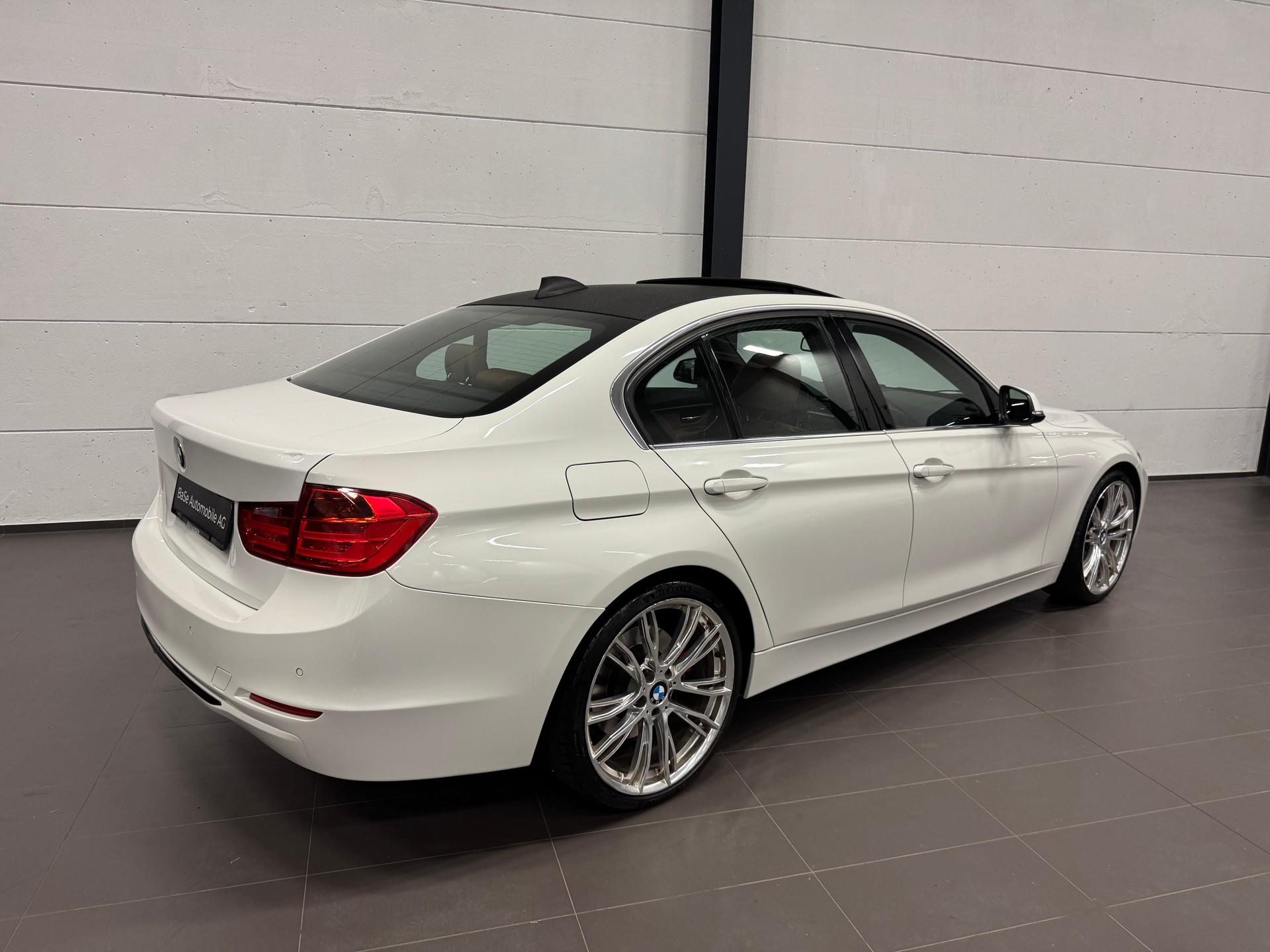 BMW 330d Luxury Line Steptronic-image-10