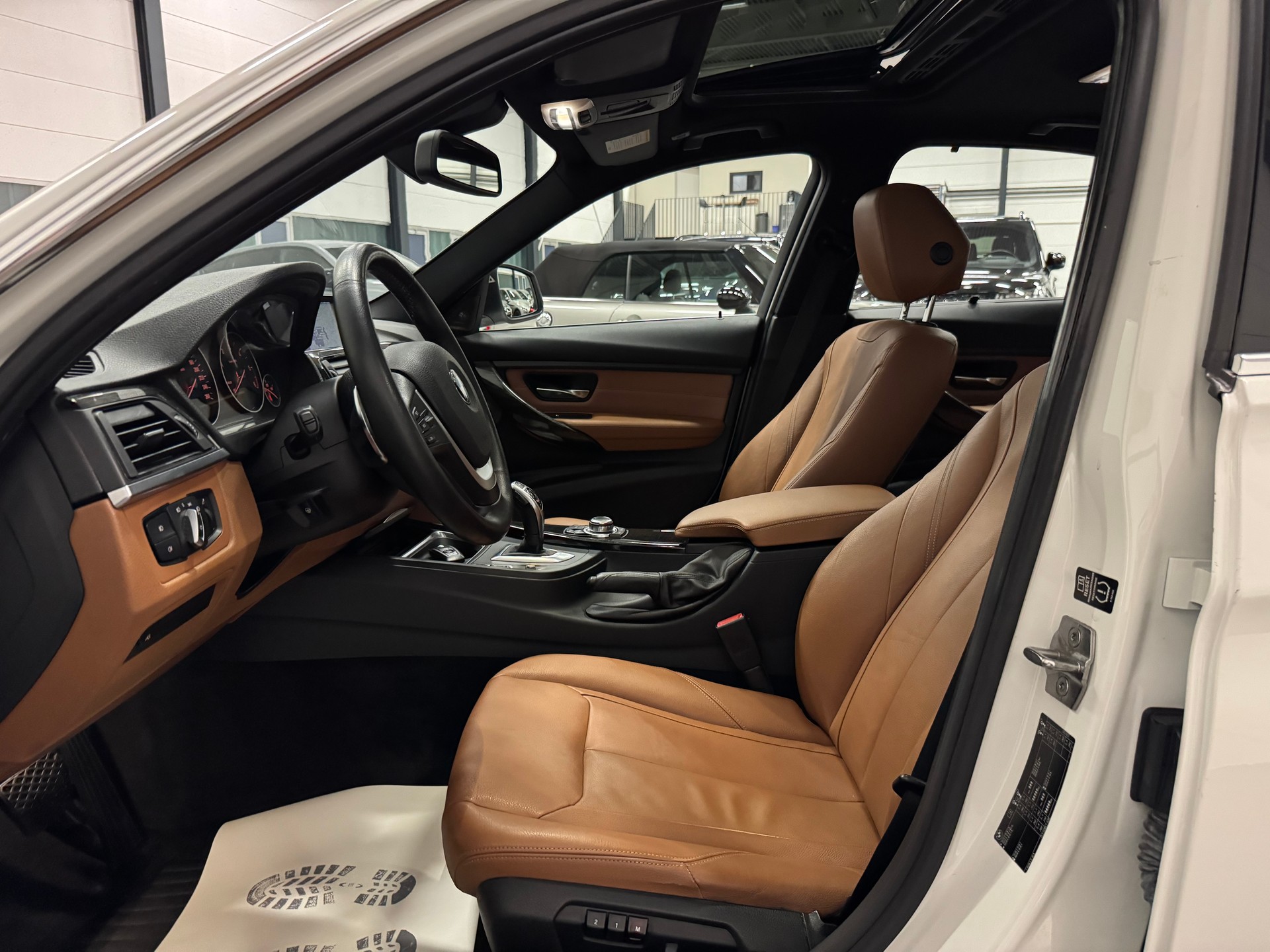 BMW 330d Luxury Line Steptronic-image-17