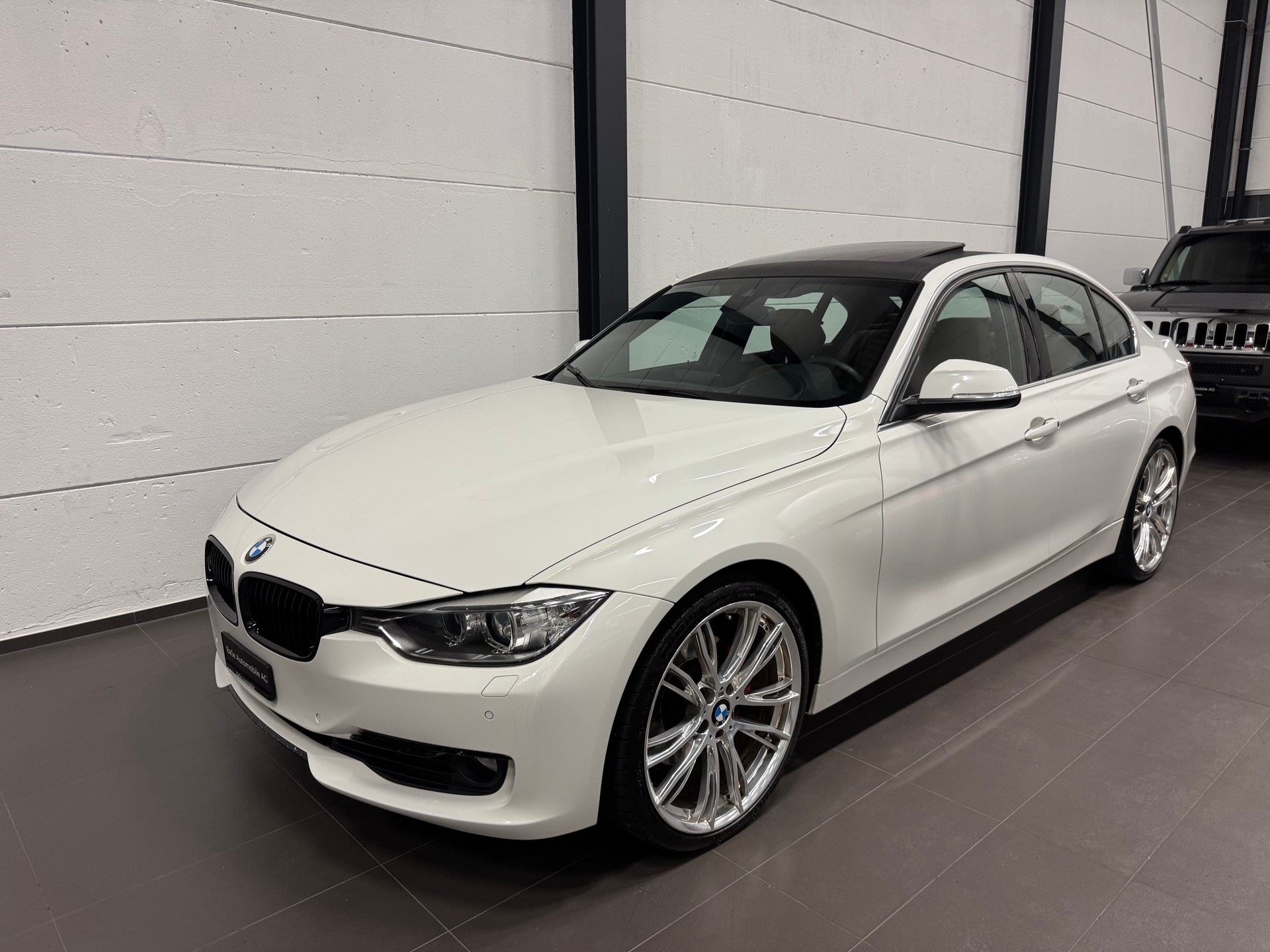 BMW 330d Luxury Line Steptronic-image-4