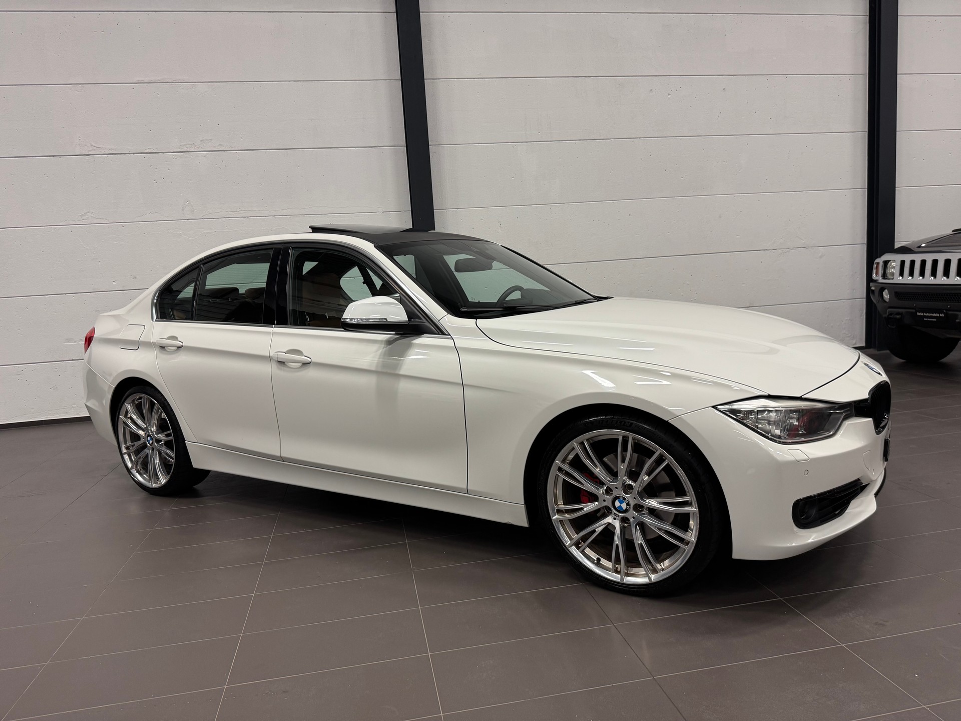 BMW 330d Luxury Line Steptronic-image-5