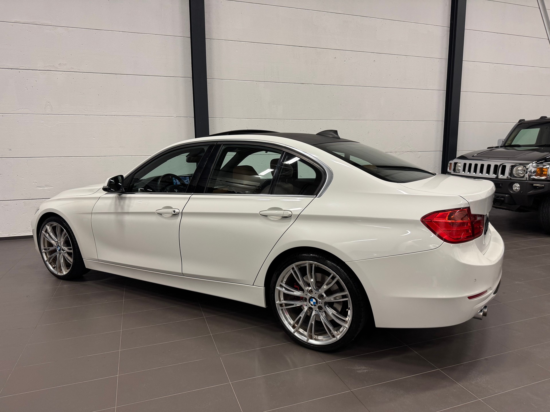 BMW 330d Luxury Line Steptronic-image-11