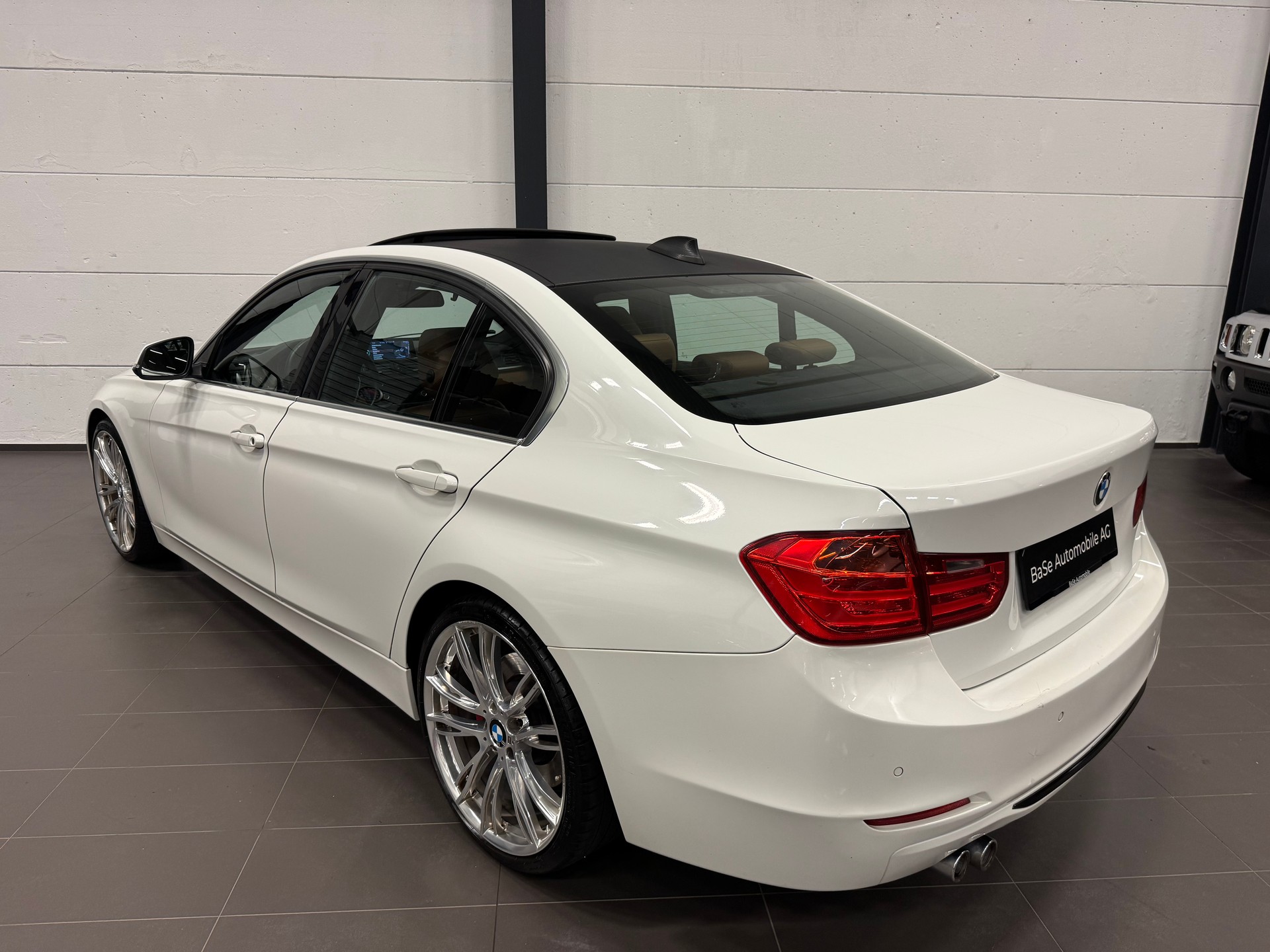 BMW 330d Luxury Line Steptronic-image-13