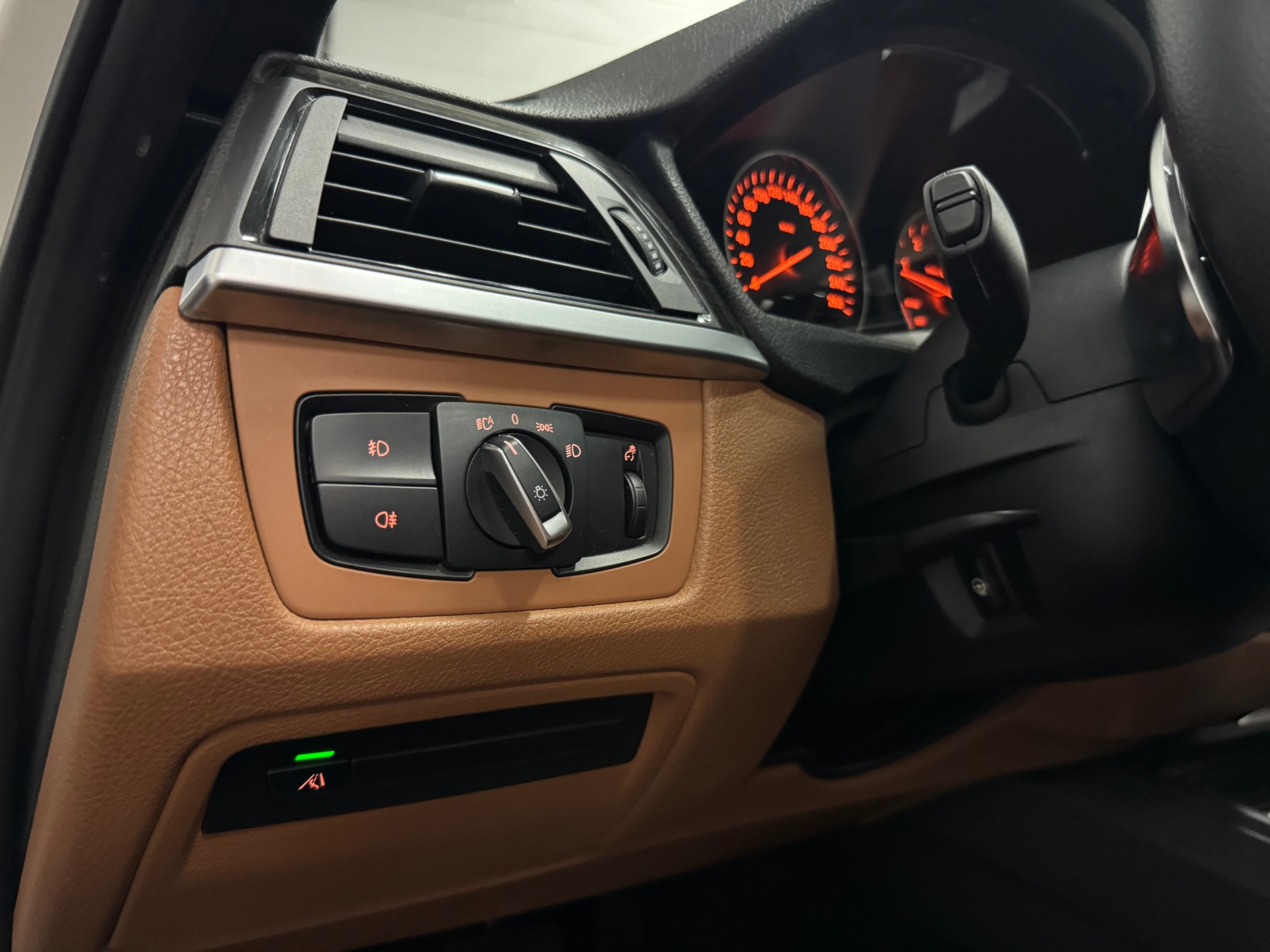 BMW 330d Luxury Line Steptronic-image-28