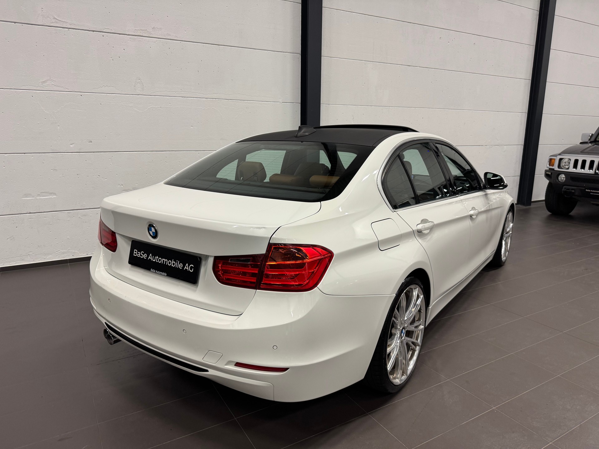 BMW 330d Luxury Line Steptronic-image-12