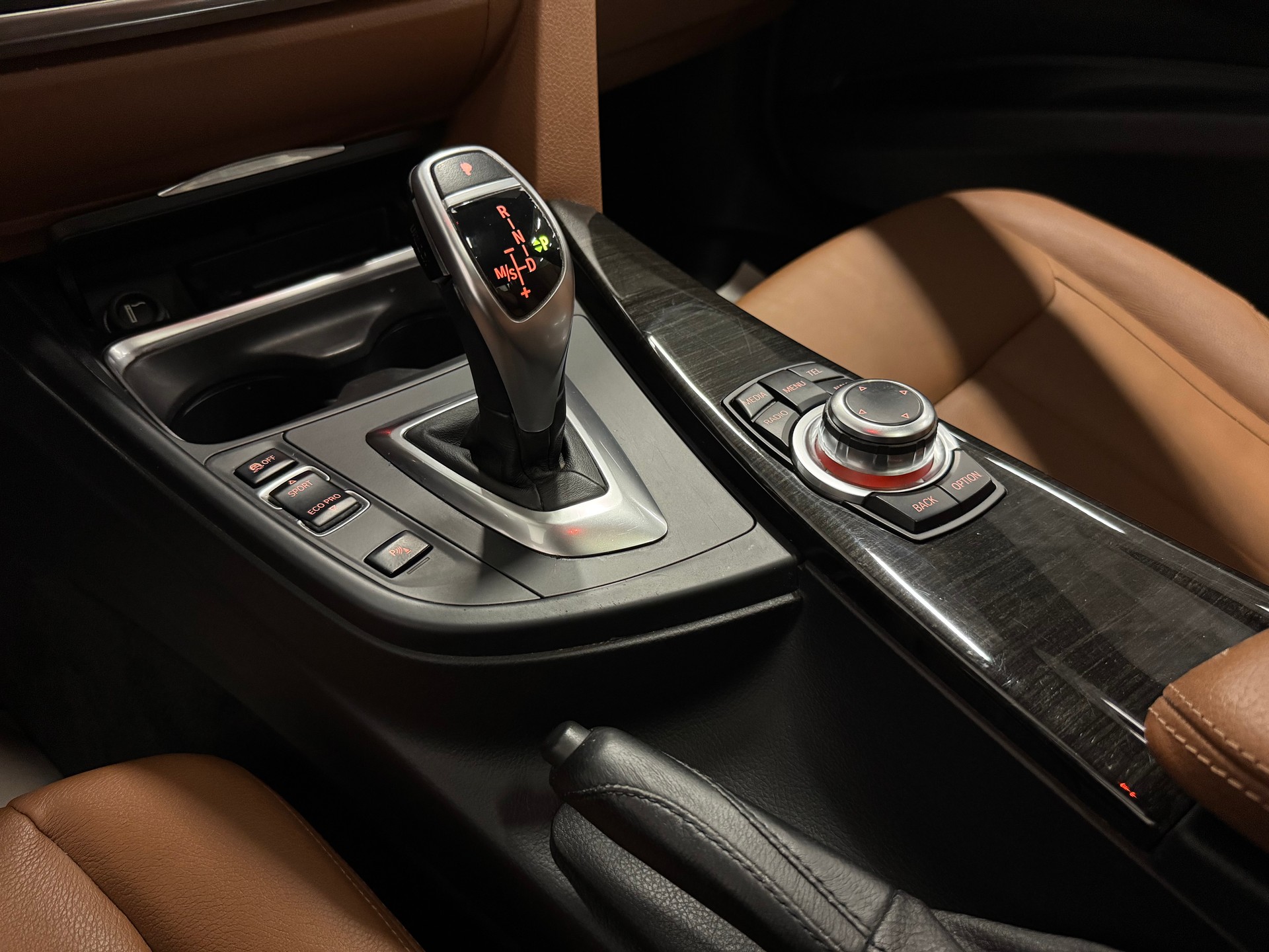 BMW 330d Luxury Line Steptronic-image-25