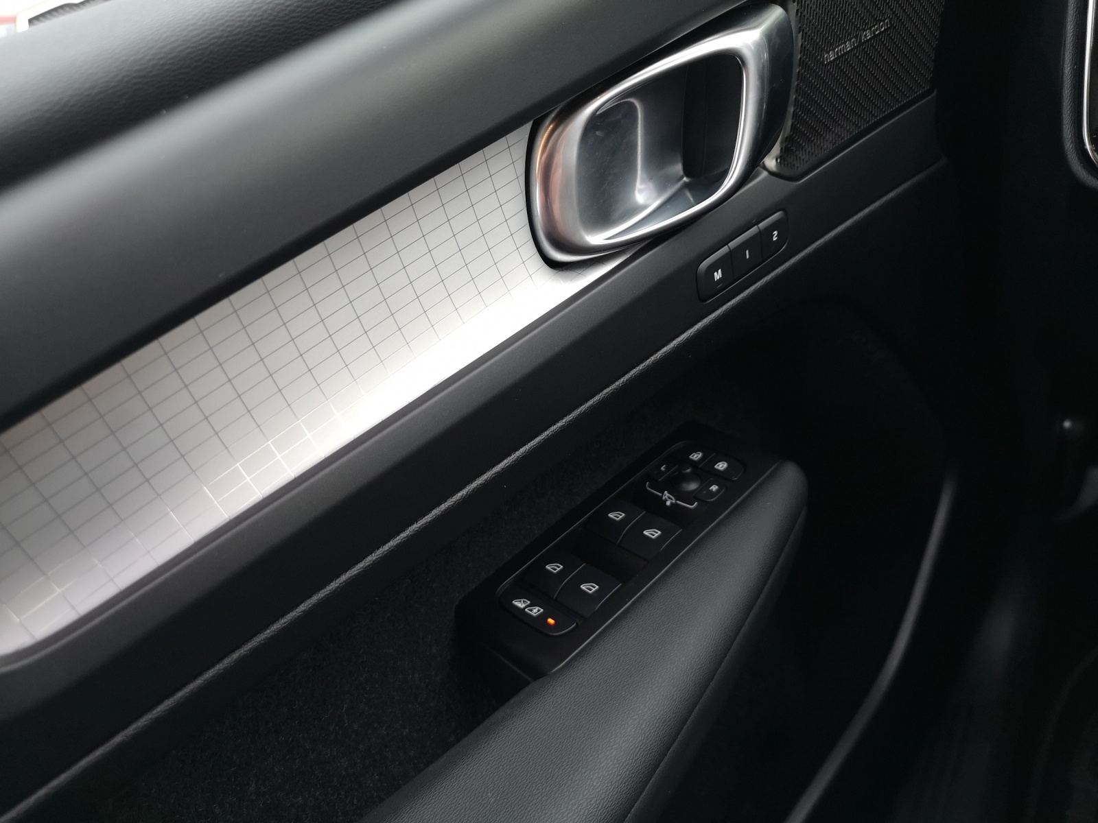 VOLVO XC40 B4 Benzin Mild Hybrid AWD Momentum Geartronic-image-12