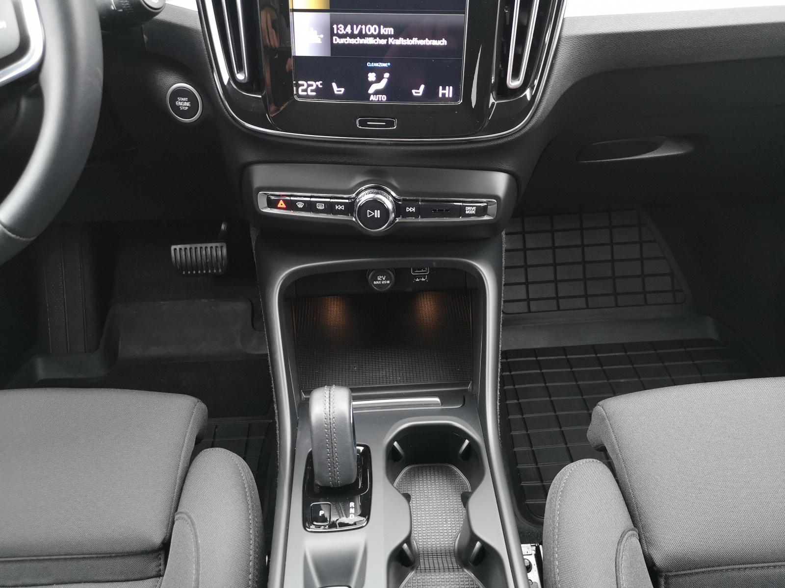 VOLVO XC40 B4 Benzin Mild Hybrid AWD Momentum Geartronic-image-9