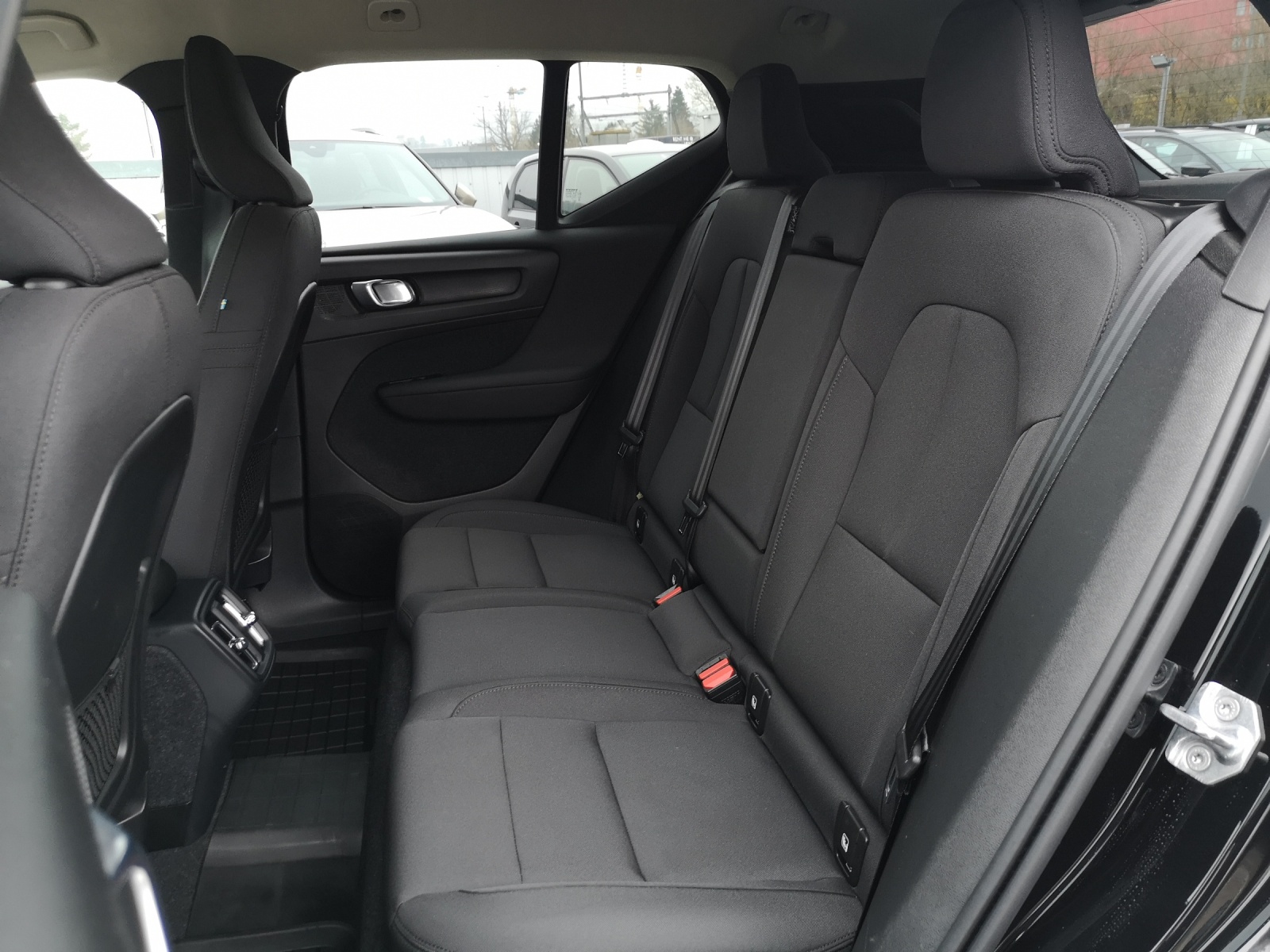 VOLVO XC40 B4 Benzin Mild Hybrid AWD Momentum Geartronic-image-7