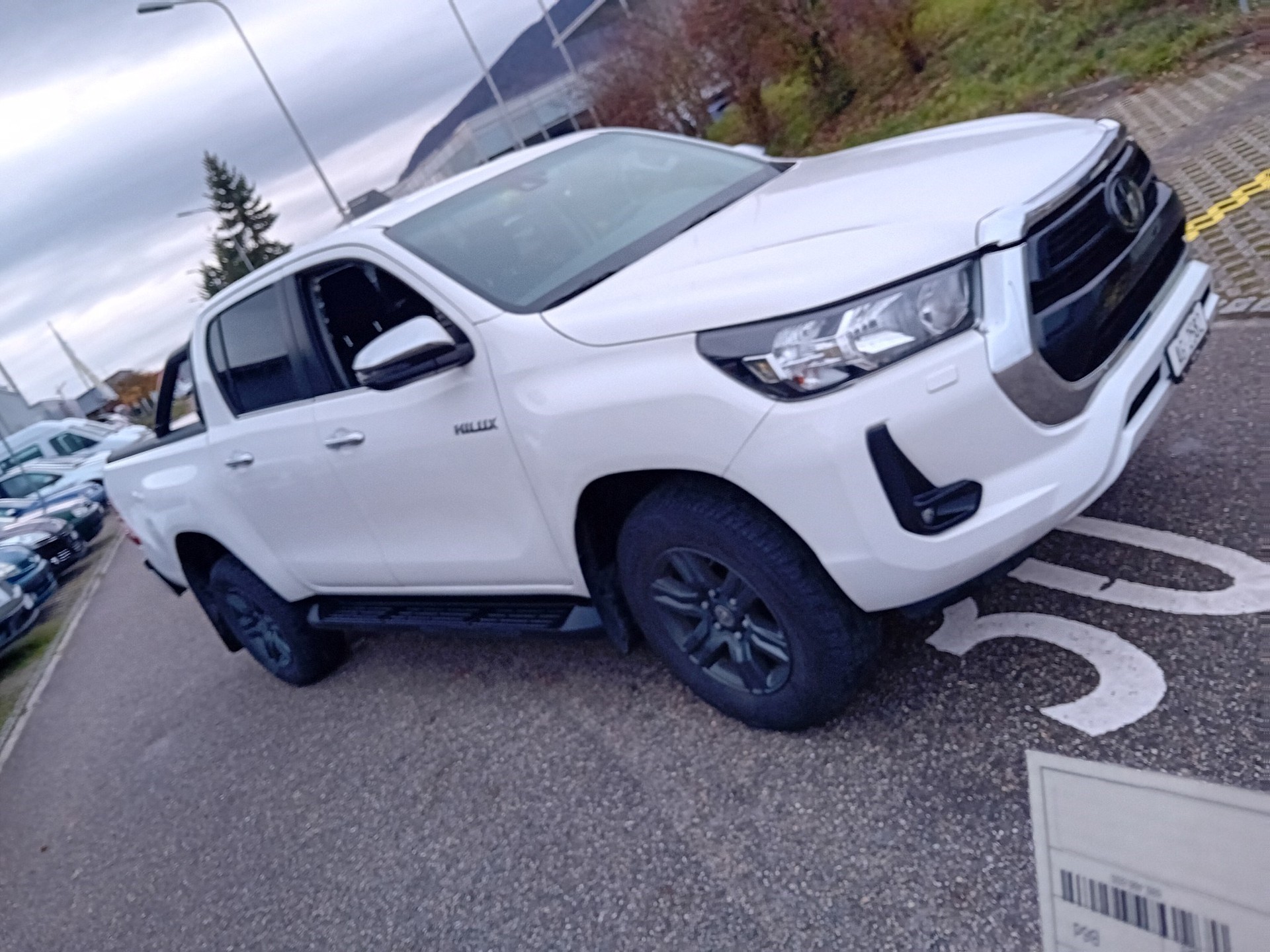 TOYOTA Hilux 2.8D-4D Style Double Cab 4x4 A-image-2