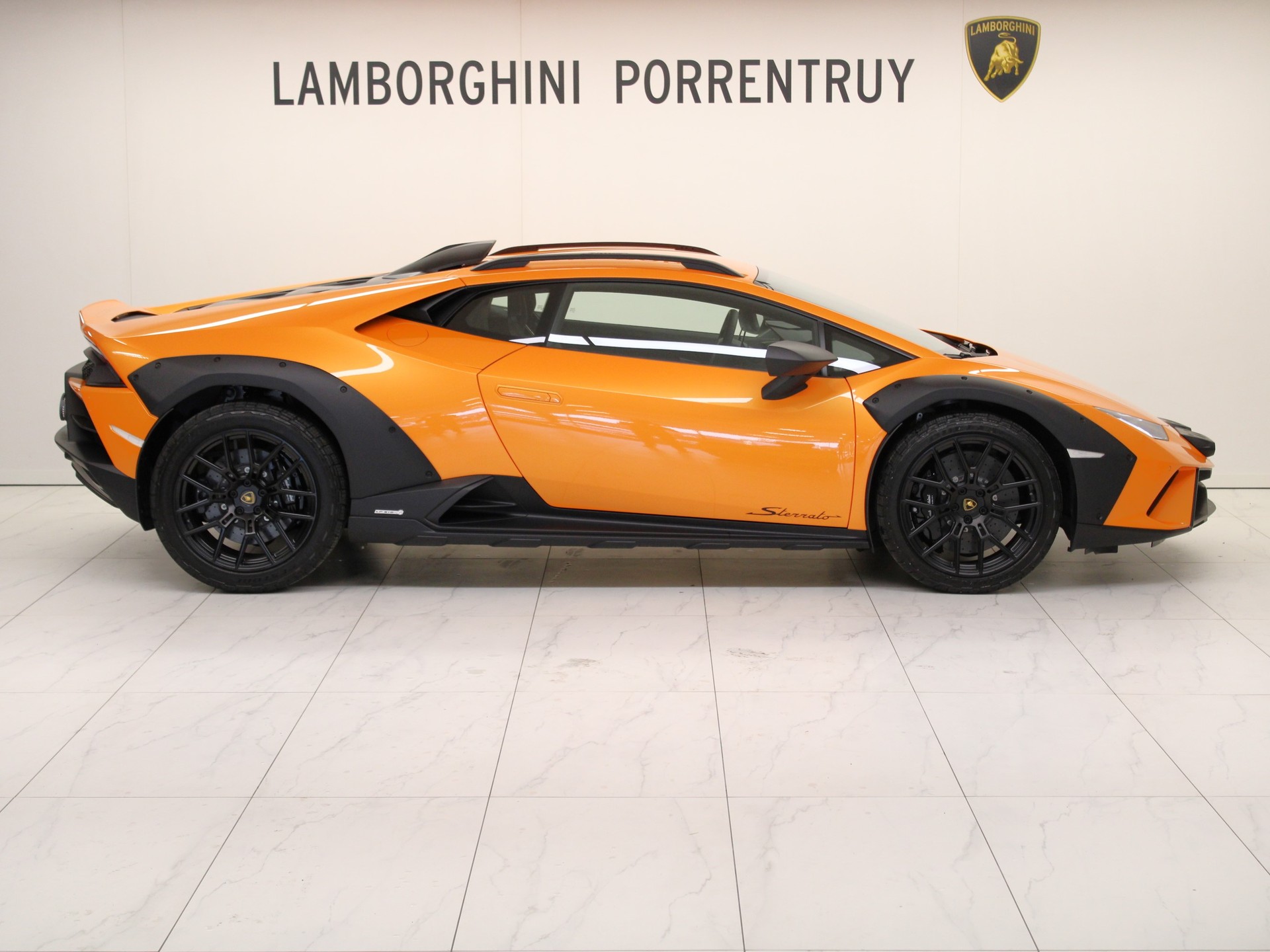 LAMBORGHINI Huracan Sterrato-image-1