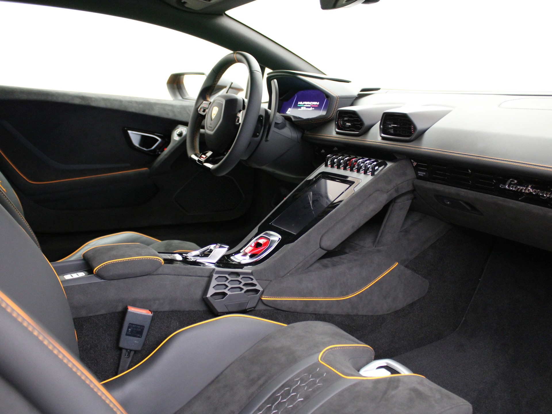 LAMBORGHINI Huracan Sterrato-image-5