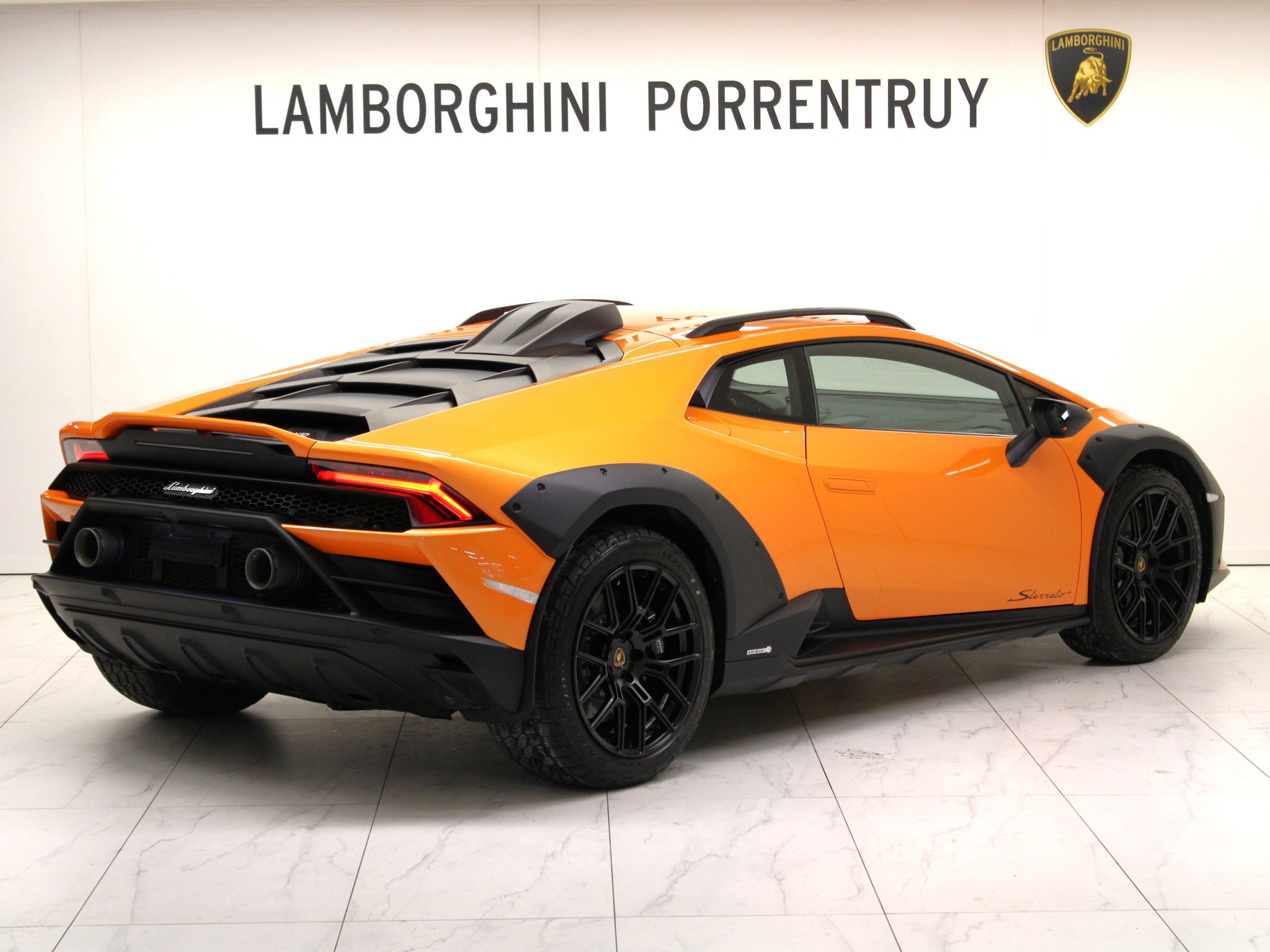 LAMBORGHINI Huracan Sterrato-image-2
