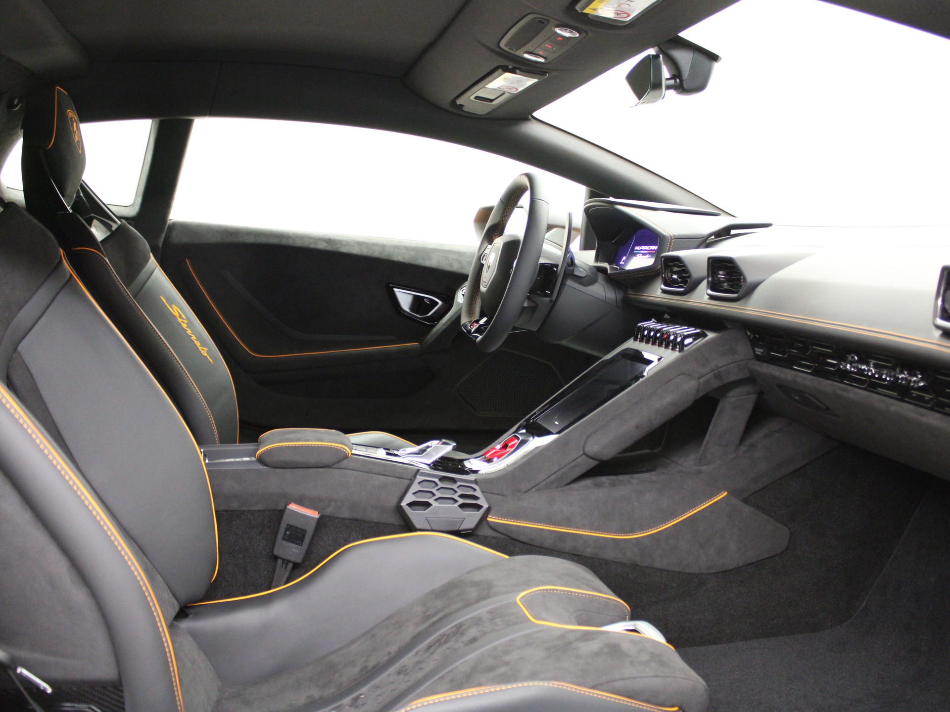 LAMBORGHINI Huracan Sterrato-image-6